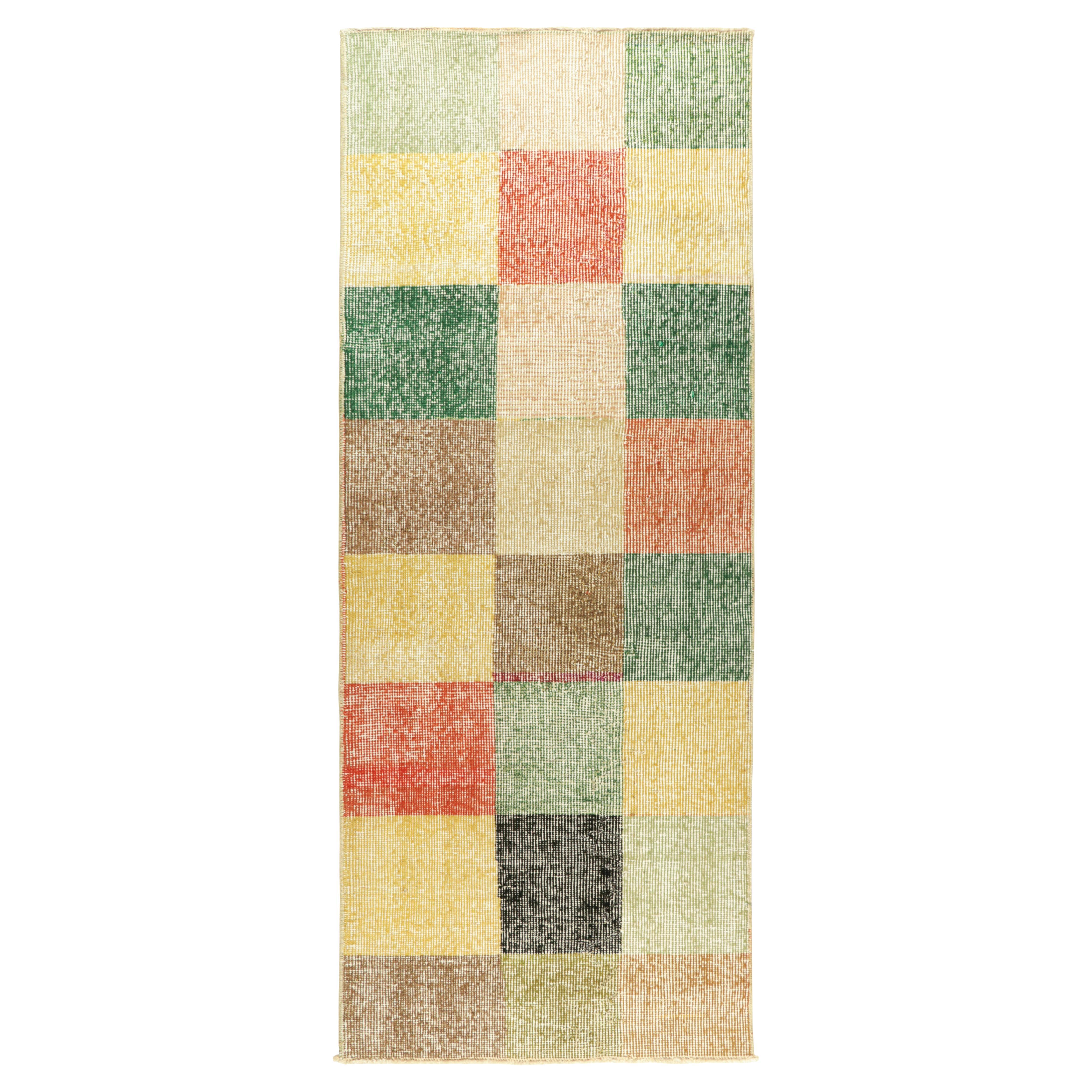 Traves de Mesa Vintage Zeki Müren con Motivos Cubistas Policromáticos, de Rug & Kilim