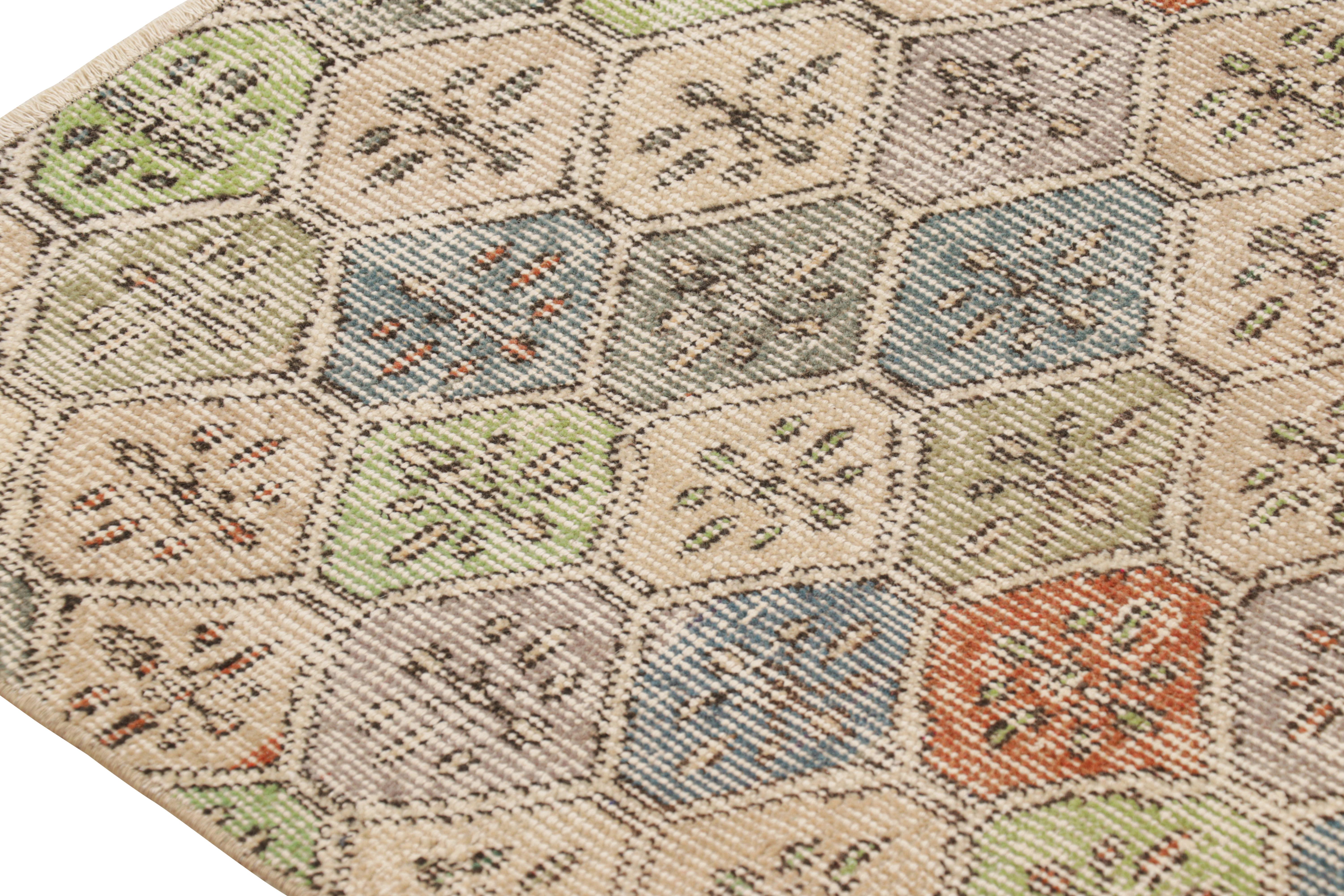 Milieu du XXe siècle Tapis de course vintage Zeki Müren à motifs de diamants polychromes, de Rug & Kilim en vente