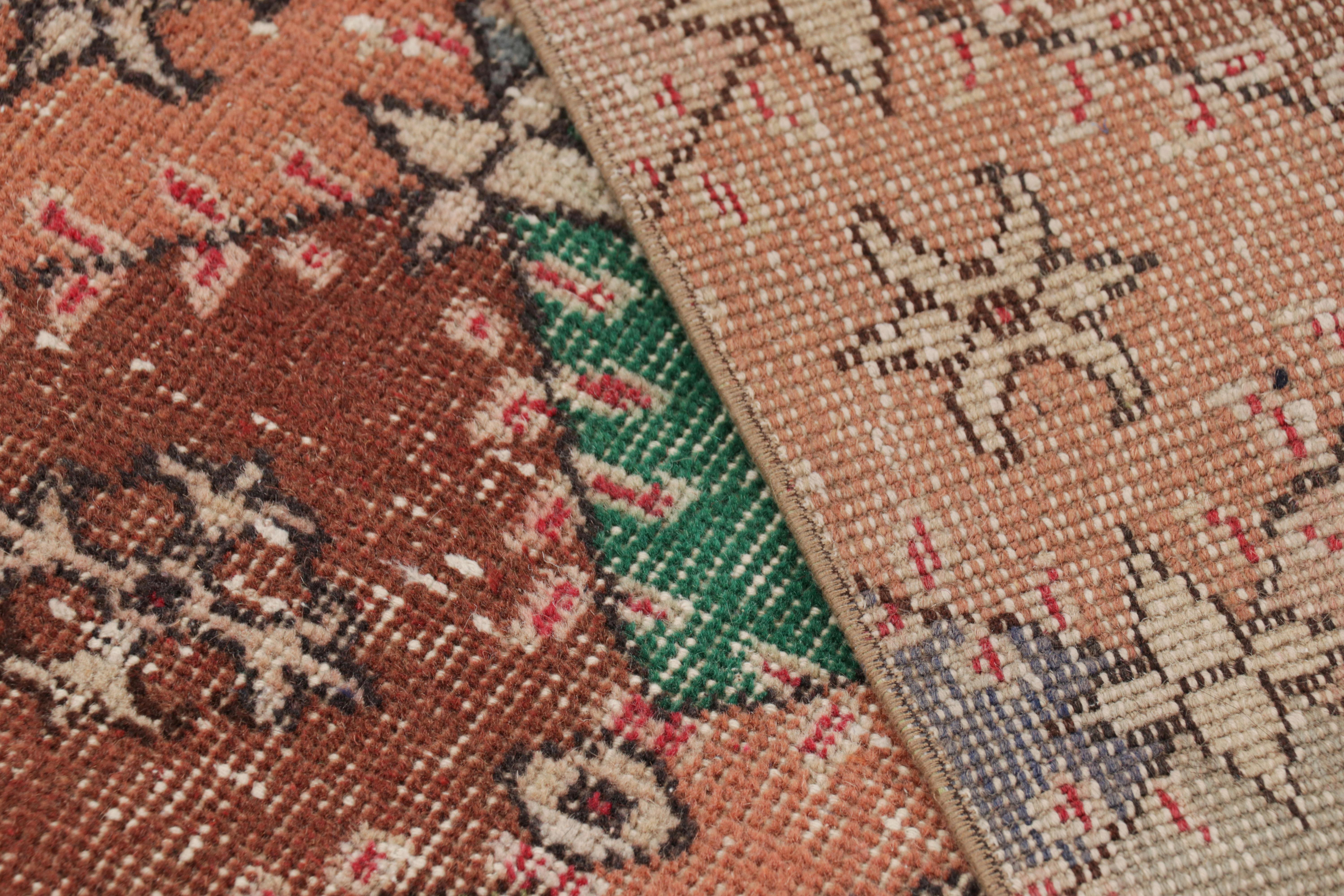 Traves de Mesa Vintage Zeki Müren con Dibujos Policromáticos de Diamantes, de Rug & Kilim mediados del siglo XX en venta
