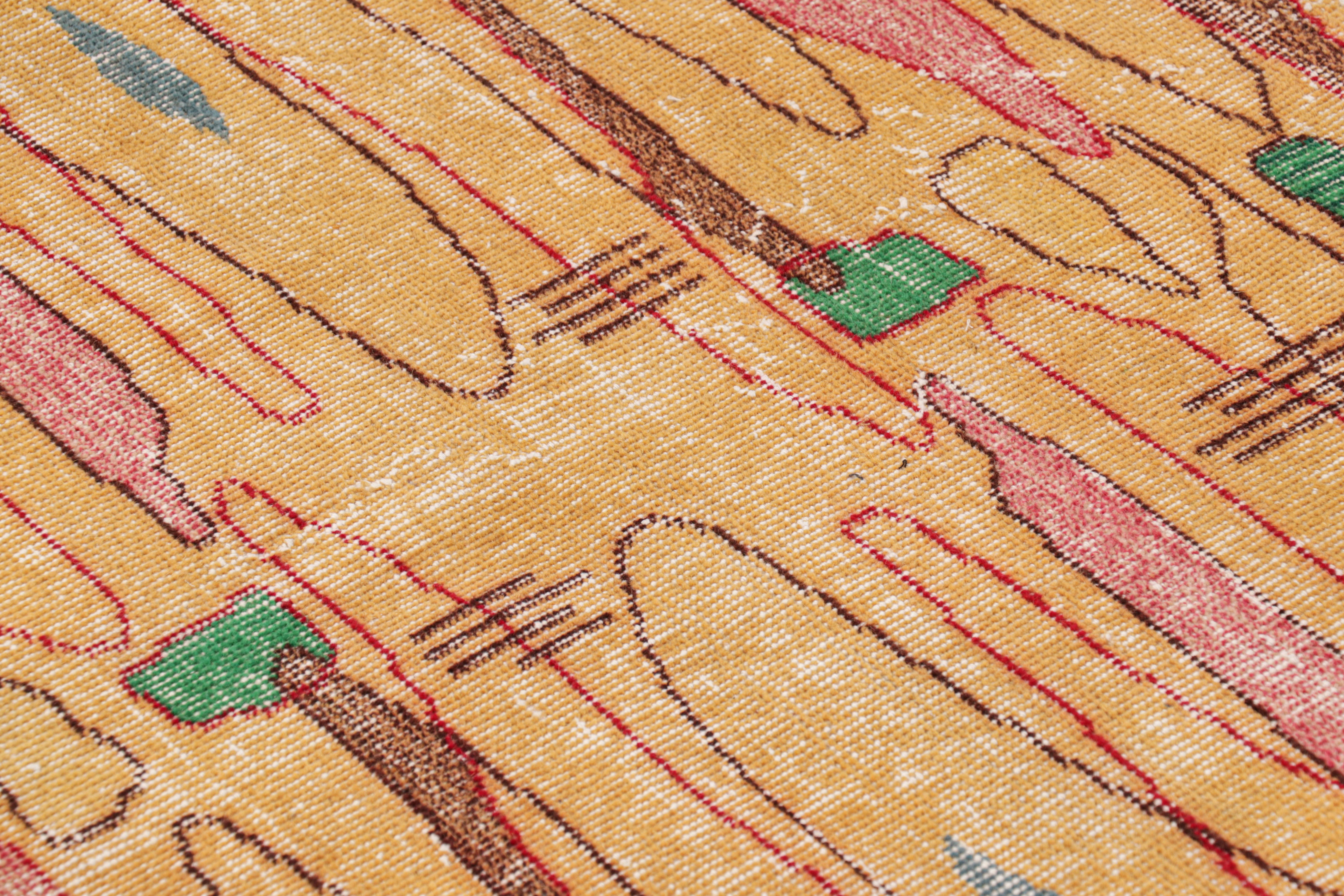Dieser handgeknüpfte Wollteppich aus der Türkei (ca. 1960-1970) im Format 4x6 von Zeki Müren ist eine einzigartige Ergänzung der Rug & Kilim Collection mit seiner breiten Farbpalette und den geometrischen Art-Deco-Mustern auf dem gesamten