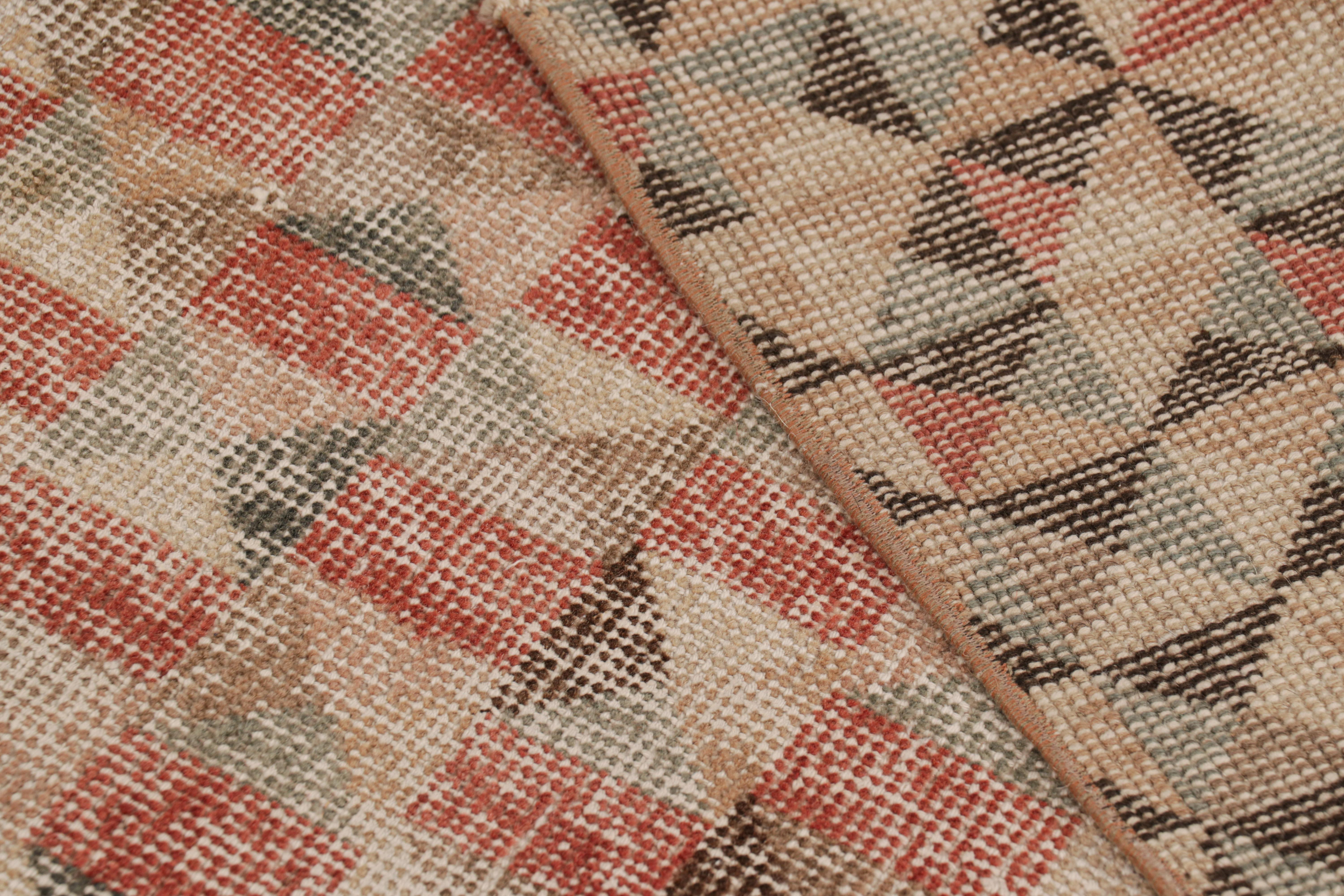 Lana Runner vintage di Zeki Müren con motivi geometrici policromatici da Rug & Kilim in vendita