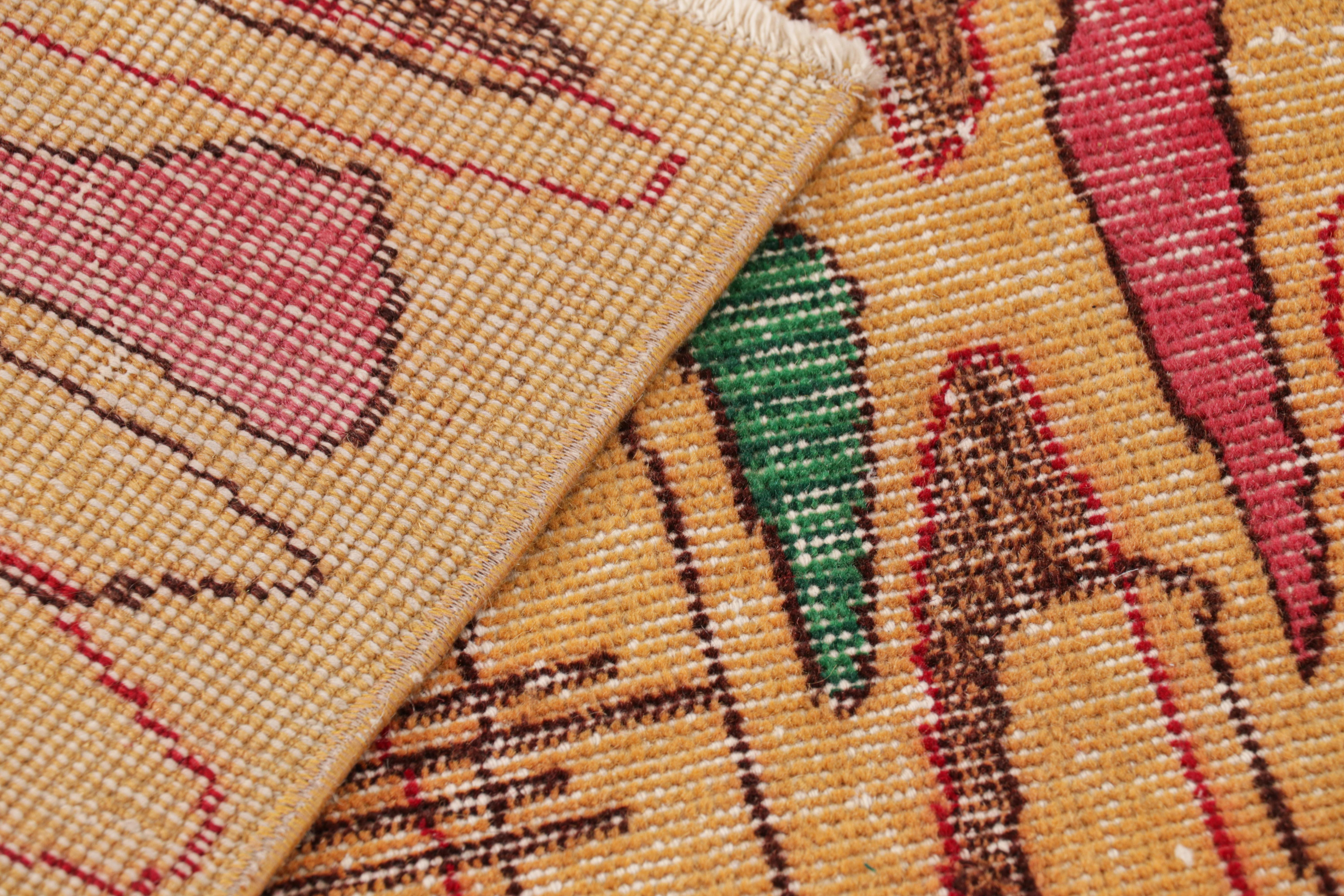 Vintage Zeki Múren Deko-Teppich in Gold mit geometrischem Muster, von Rug & Kilim (Wolle) im Angebot