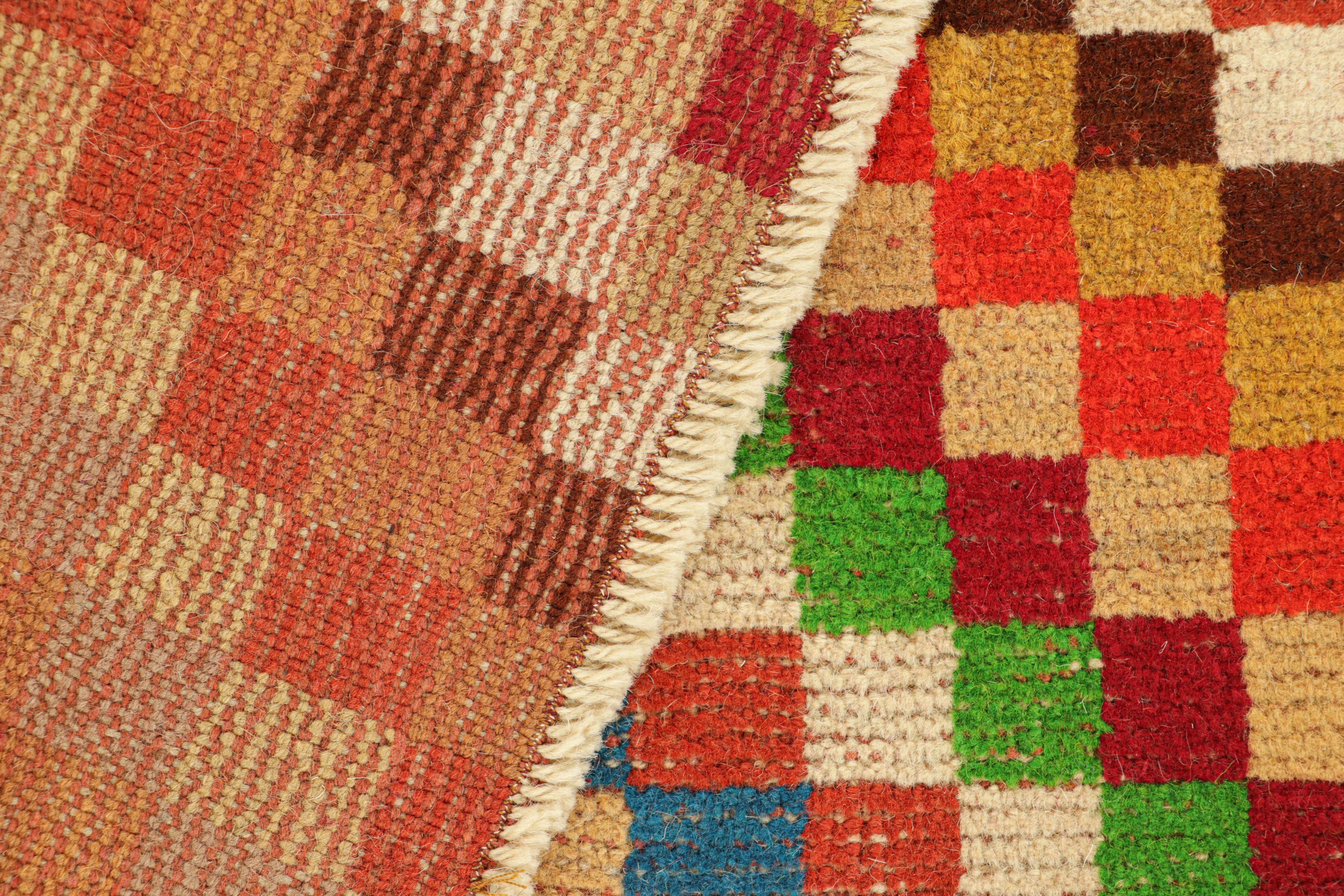 Vintage Zeki Müren Läufer mit polychromen geometrischen Mustern von Rug & Kilim (Wolle) im Angebot