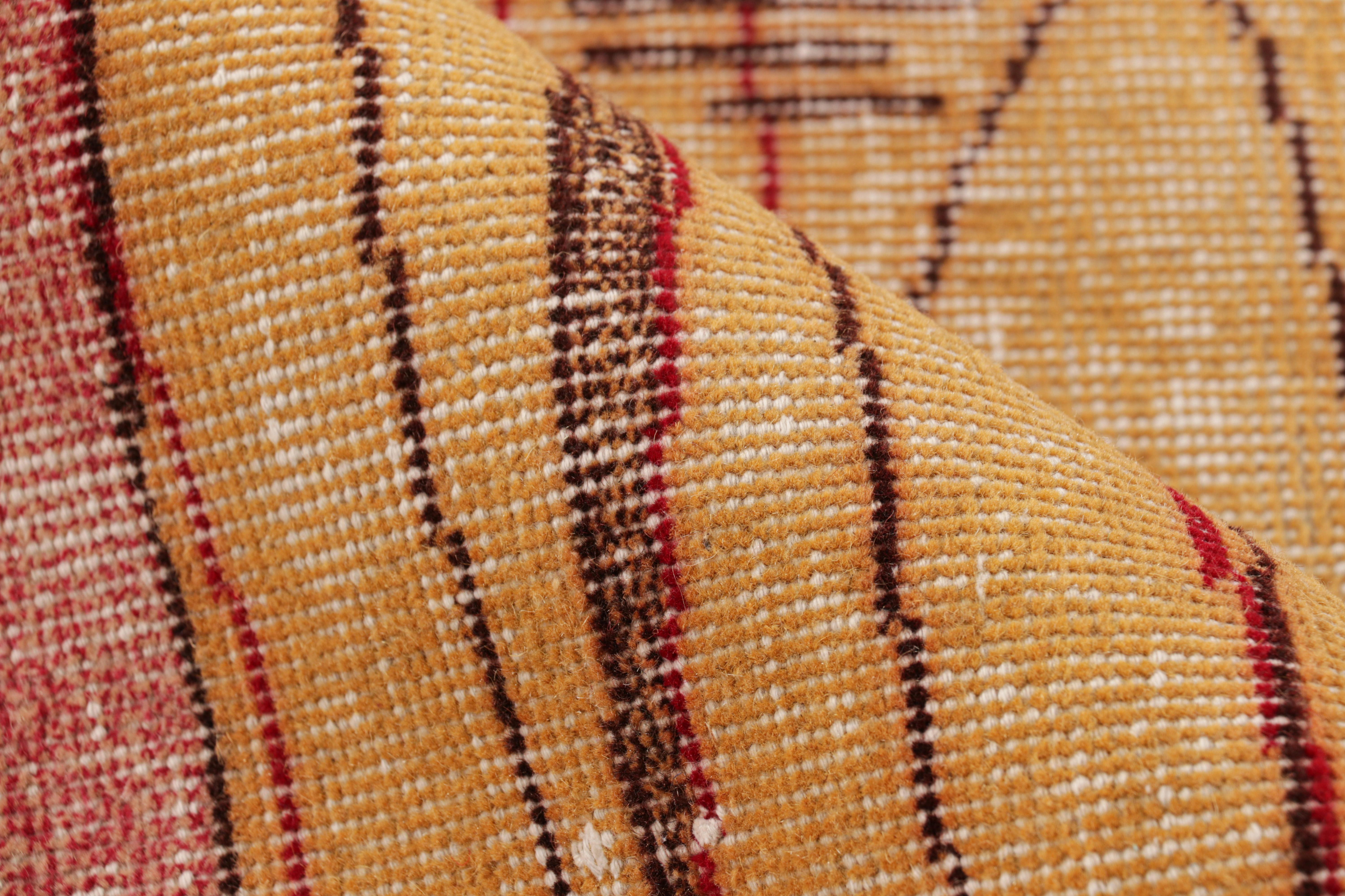 Vintage Zeki Múren Deko-Teppich in Gold mit geometrischem Muster, von Rug & Kilim im Angebot 1