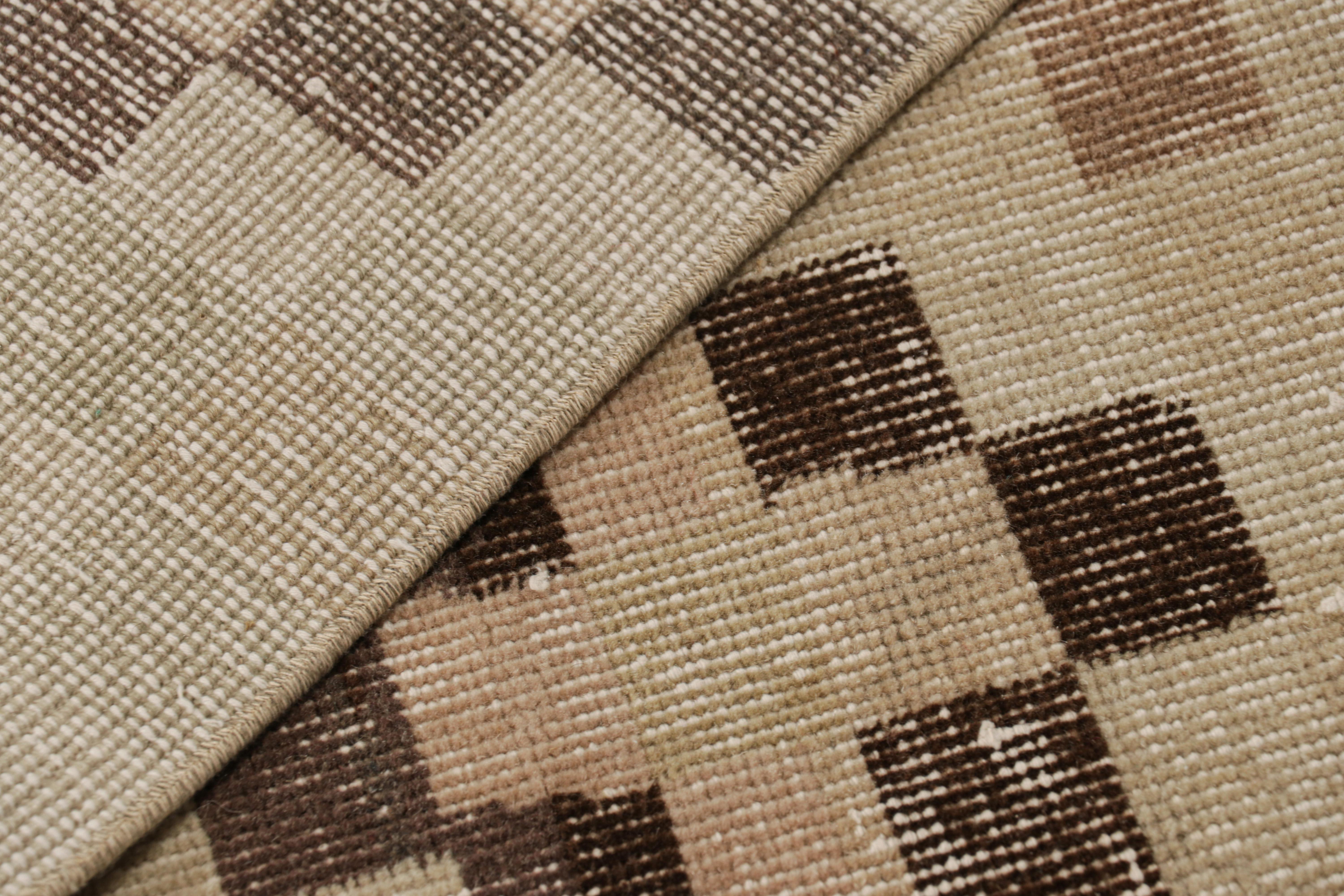 Vintage Zeki Müren Läufer mit polychromen geometrischen Mustern von Rug & Kilim im Angebot 1