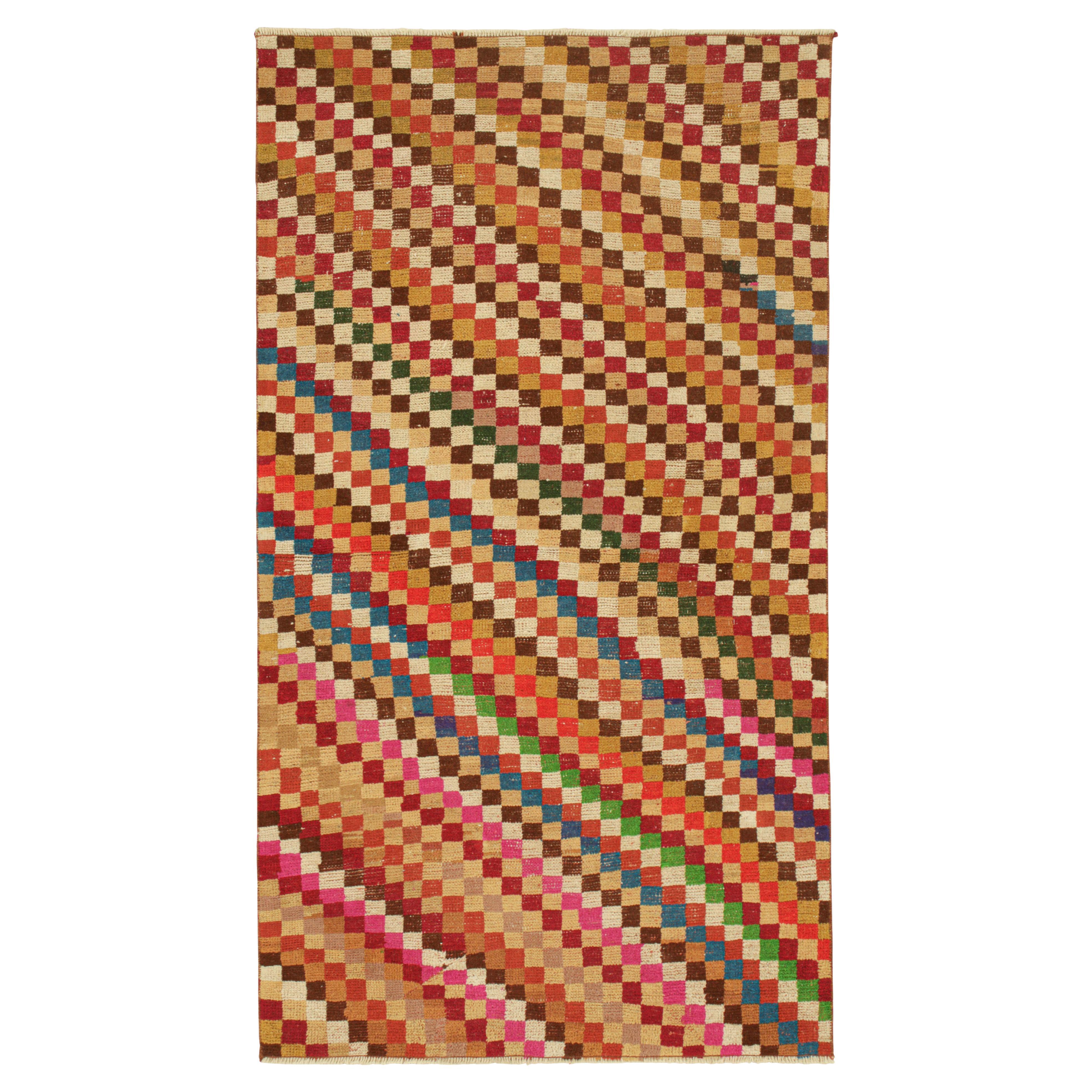Traves de Mesa Vintage Zeki Müren con Motivos Geométricos Policromáticos de Rug & Kilim