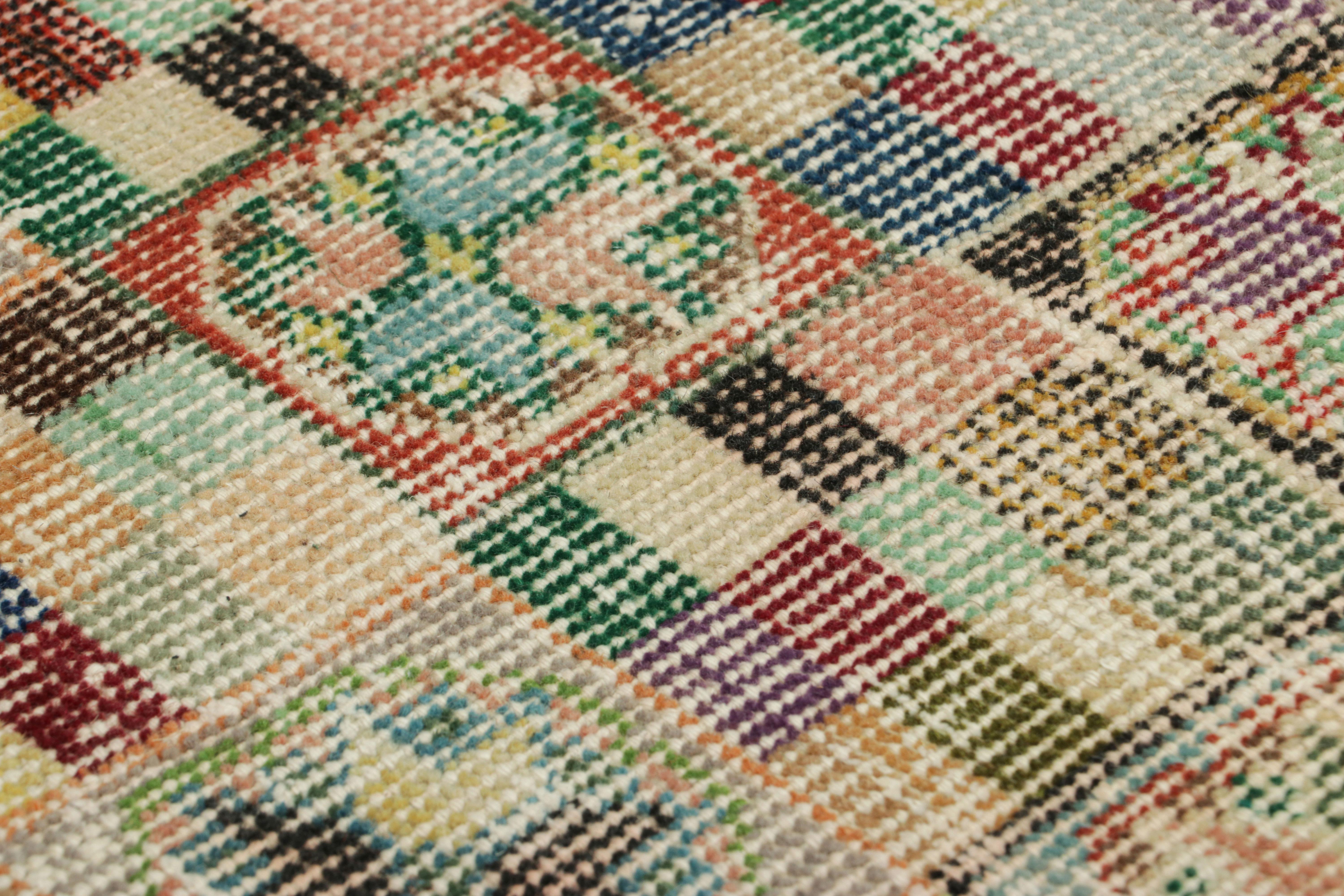 Vintage Zeki Múren Quadratischer Teppich mit polychromen, geometrischen Mustern  Rug & Kilim (Mitte des 20. Jahrhunderts) im Angebot