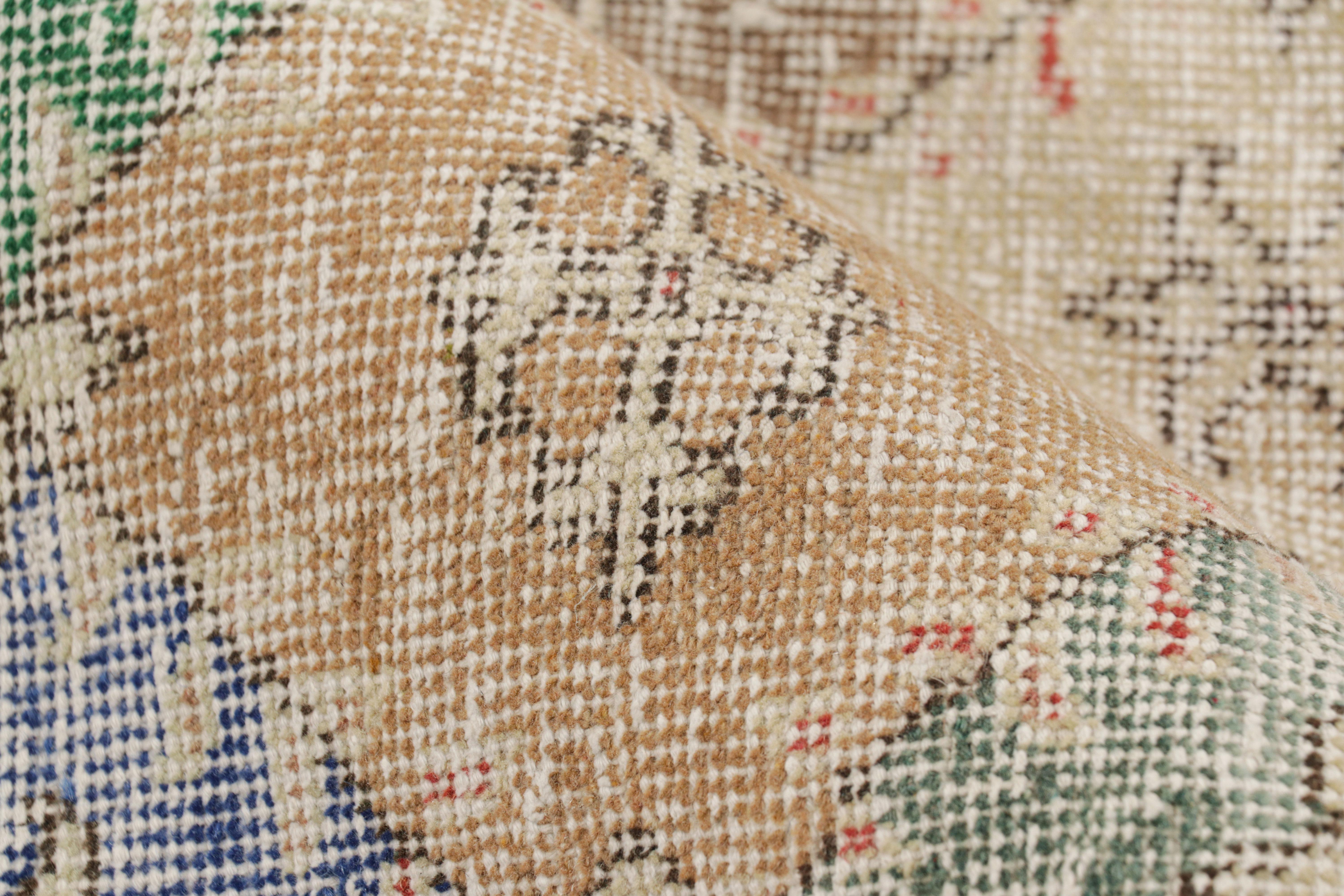 Vintage Zeki Müren Quadratischer Teppich mit mehrfarbigem geometrischem Muster, von Rug & Kilim (Wolle) im Angebot