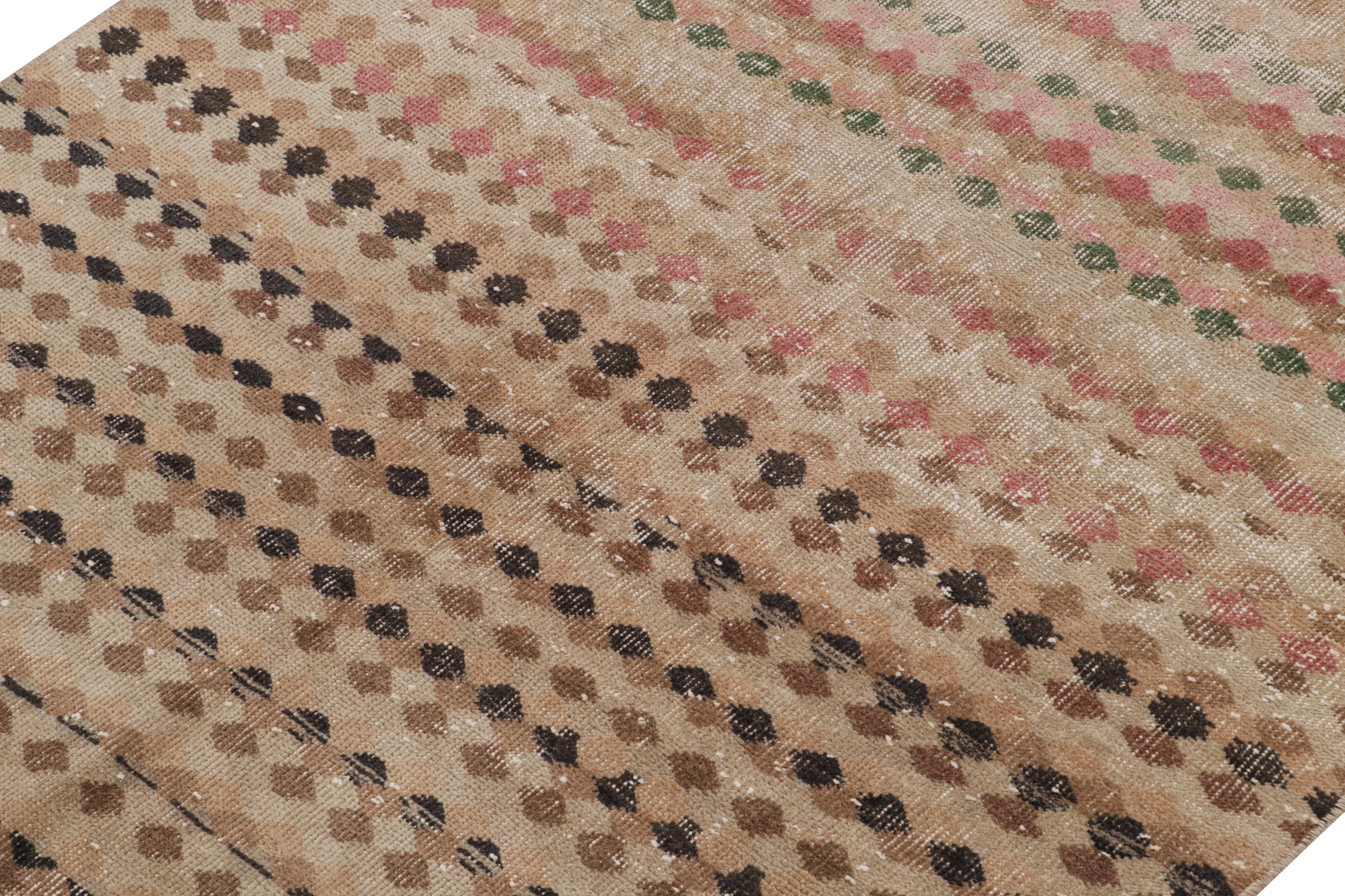 Vintage Zeki Müren Quadratischer Teppich mit geometrischen Mustern von Rug & Kilim (Türkisch) im Angebot