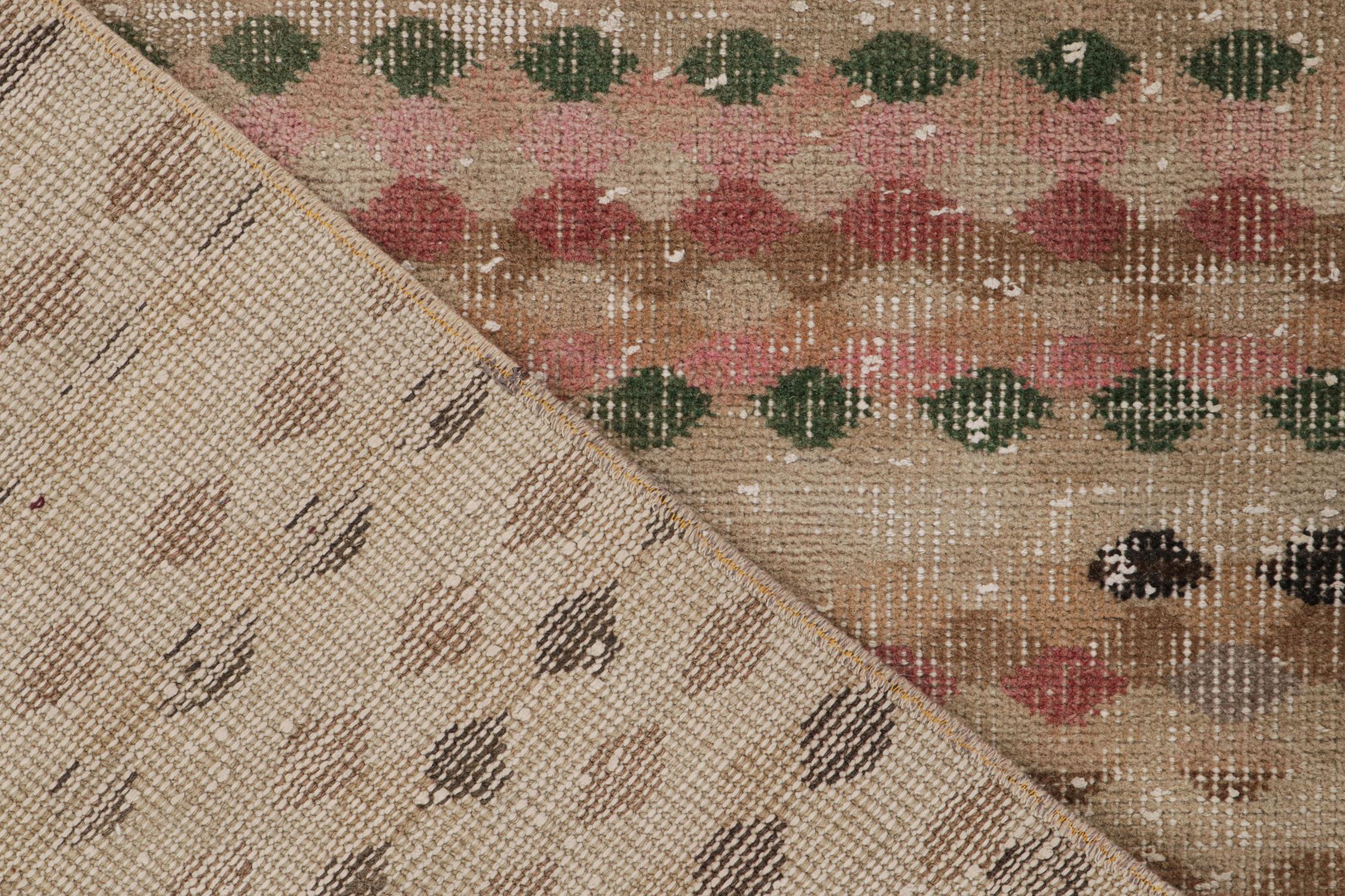 Vintage Zeki Müren Quadratischer Teppich mit geometrischen Mustern von Rug & Kilim (Mitte des 20. Jahrhunderts) im Angebot