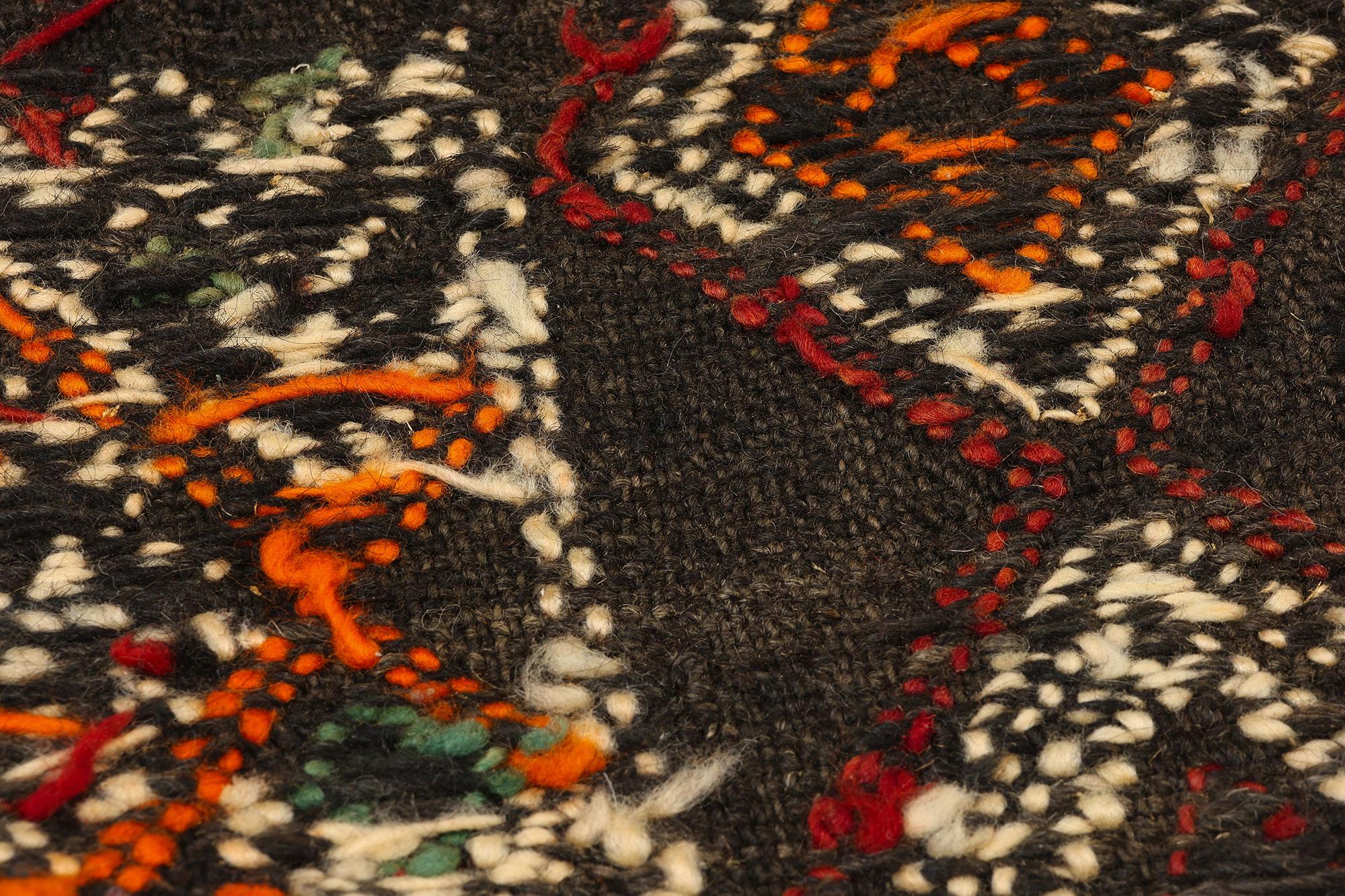 Vintage Zemmour Moroccan Hanbel Rug Kilim Runner In Good Condition For Sale In Dallas, TX