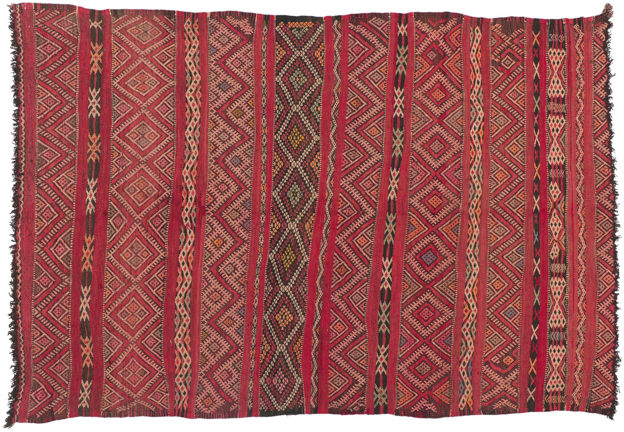 1960's Zemmour Berber Moroccan Carpet with Modern Style For Sale 3