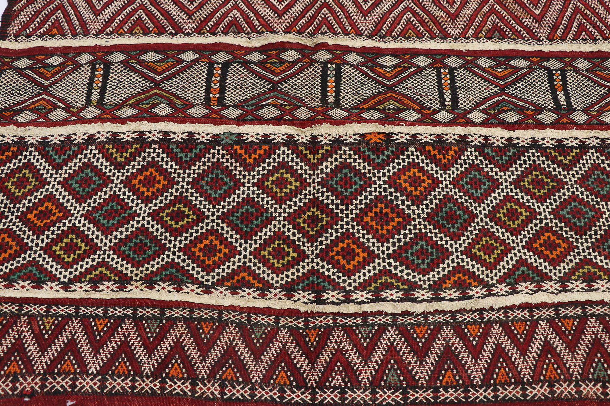 Hand-Woven Vintage Zemmour Moroccan Kilim Rug with Tribal Style For Sale