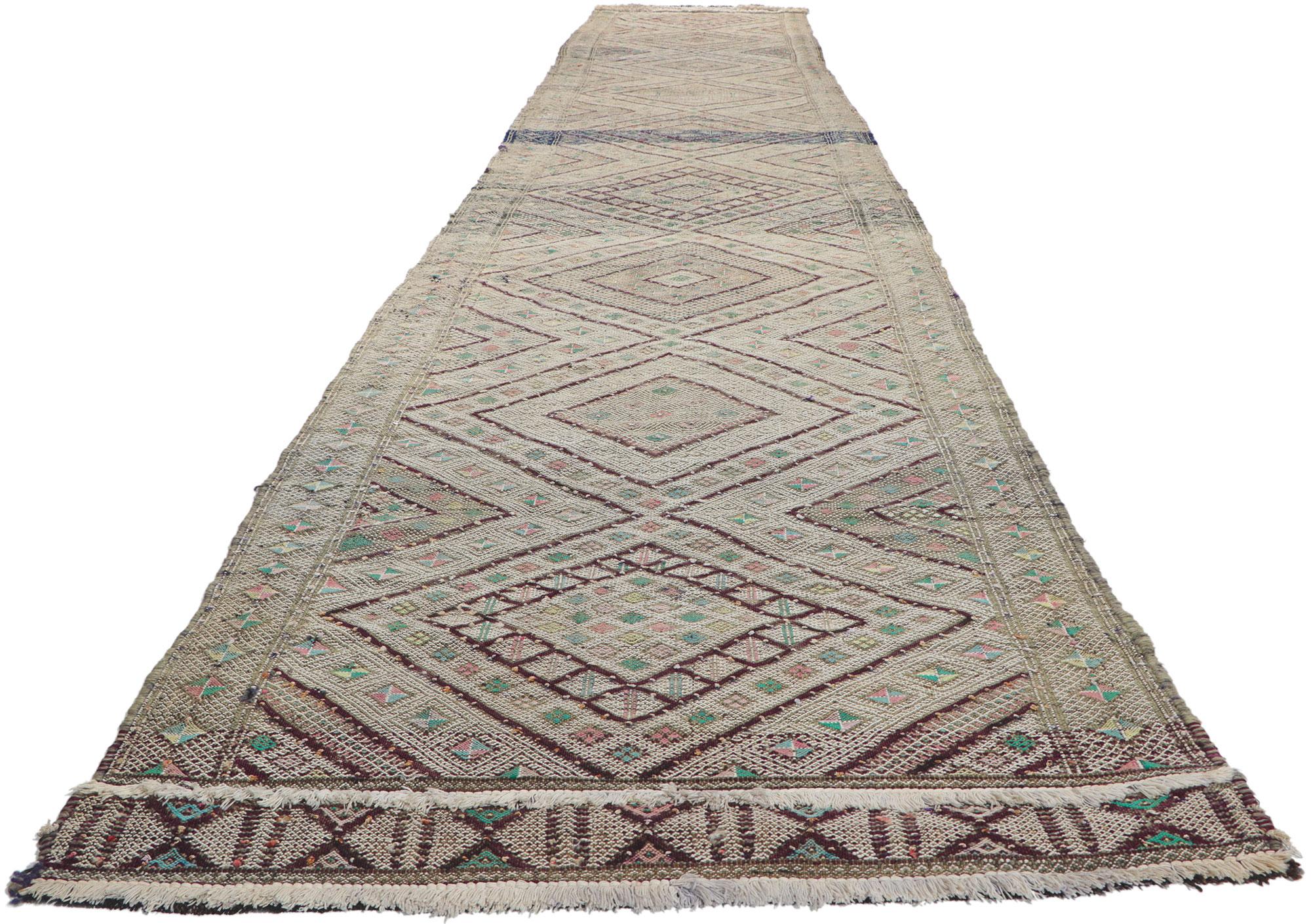 Tribal Tapis de couloir Kilim marocain Zemmour vintage en vente