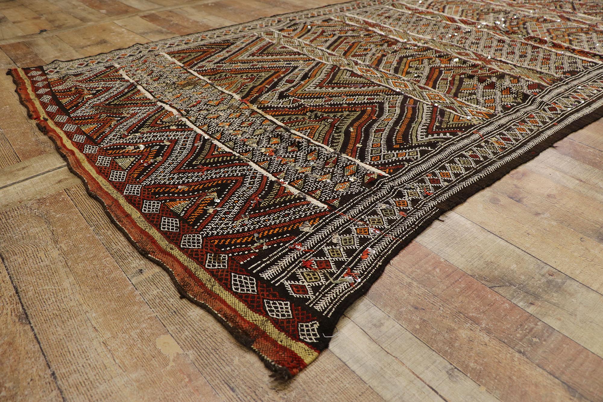Zemmour Vintage Alfombra Kilim Marroquí con Lentejuelas y Estilo Tribal Boho Chic en venta 1