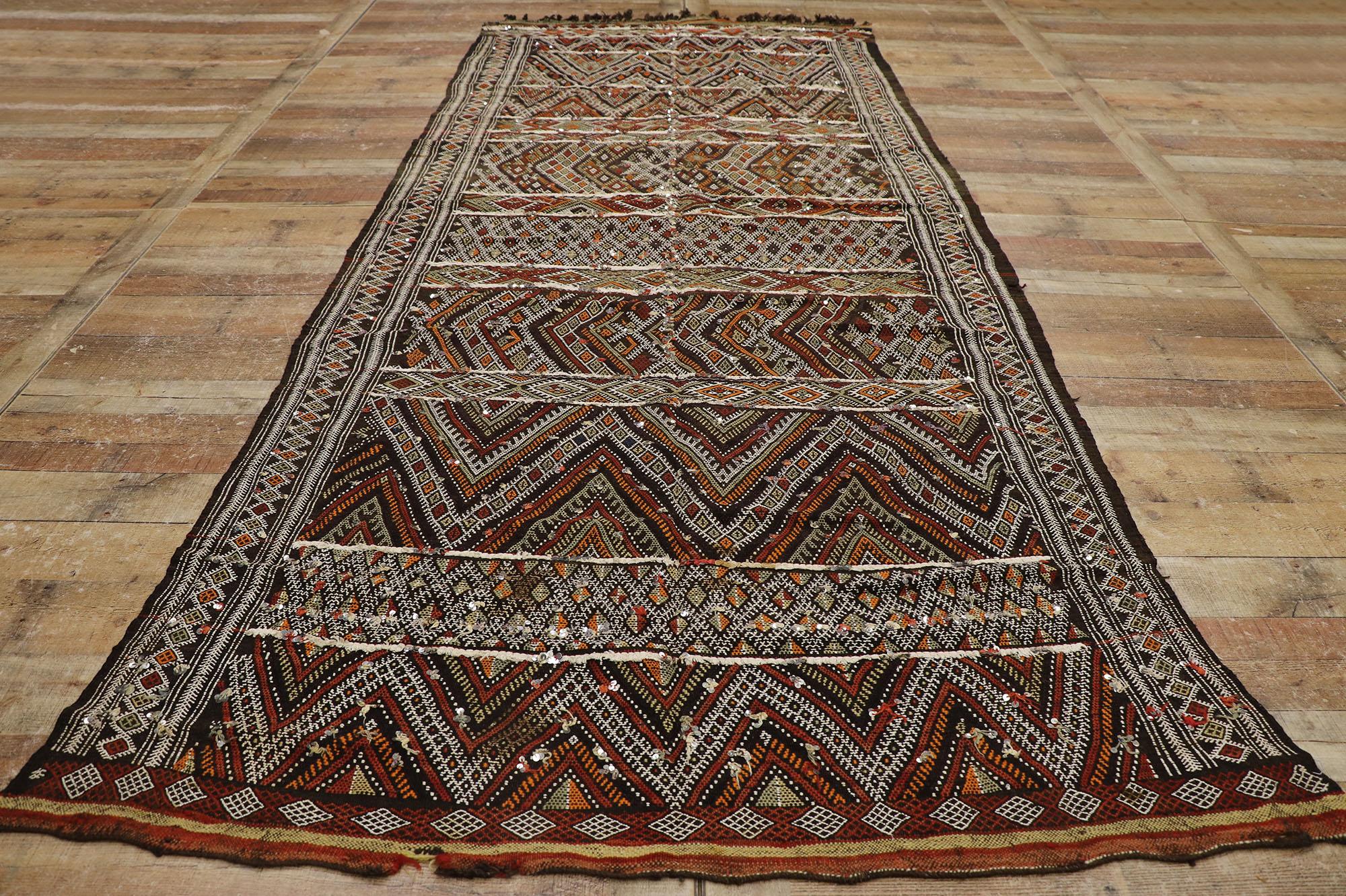 Zemmour Vintage Alfombra Kilim Marroquí con Lentejuelas y Estilo Tribal Boho Chic en venta 2