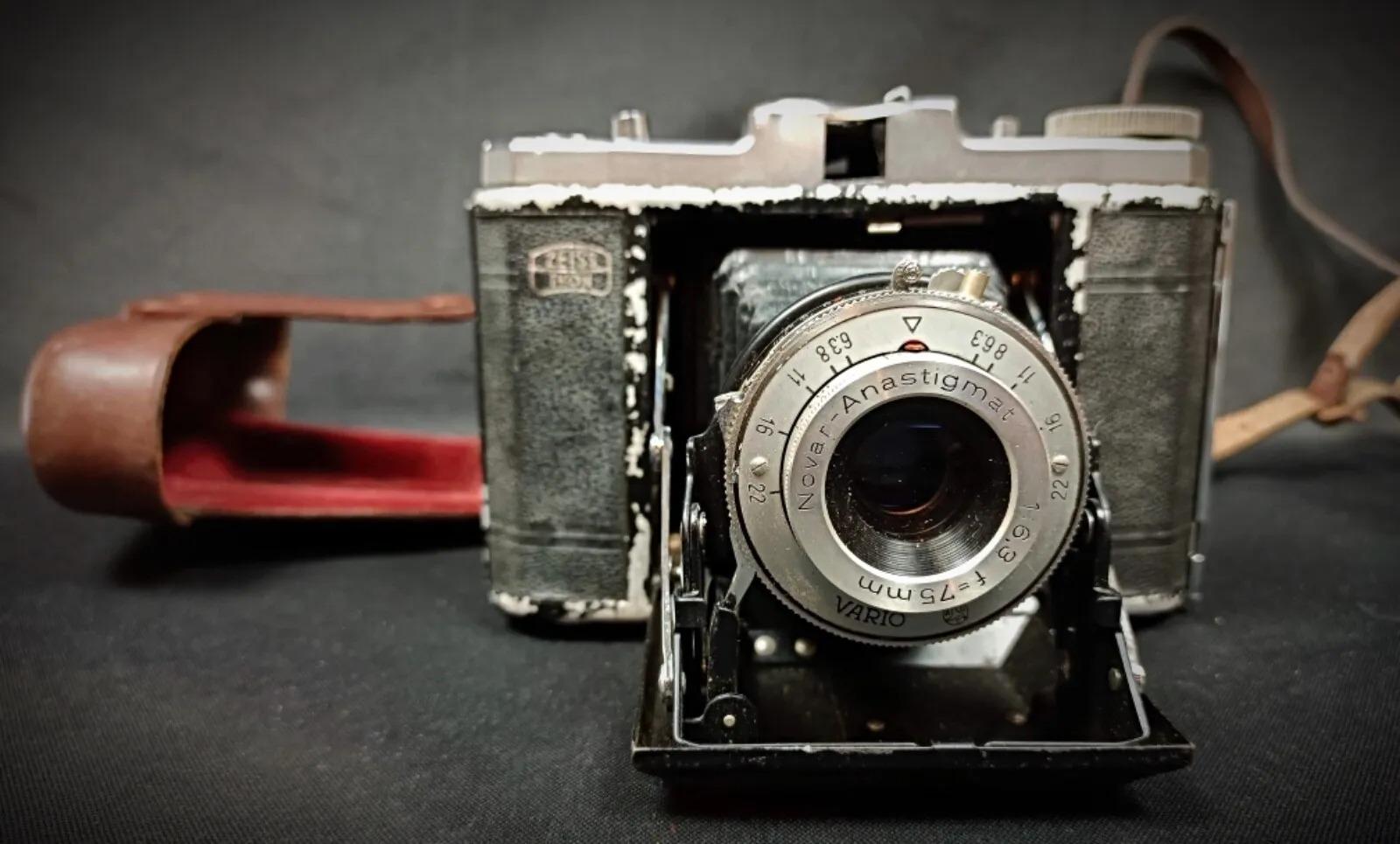 Empire Vintage Zeus Ikon Nettar II Nova Anastigmat 75mm f/6.3 Camera with Case - 2Y221