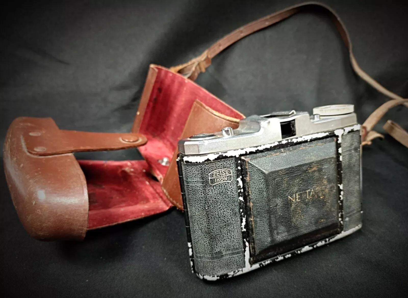 Metal Vintage Zeus Ikon Nettar II Nova Anastigmat 75mm f/6.3 Camera with Case - 2Y221