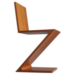 Vintage Zig Zag chair with original identity card, G.Rietveld for Cassina, 1990s
