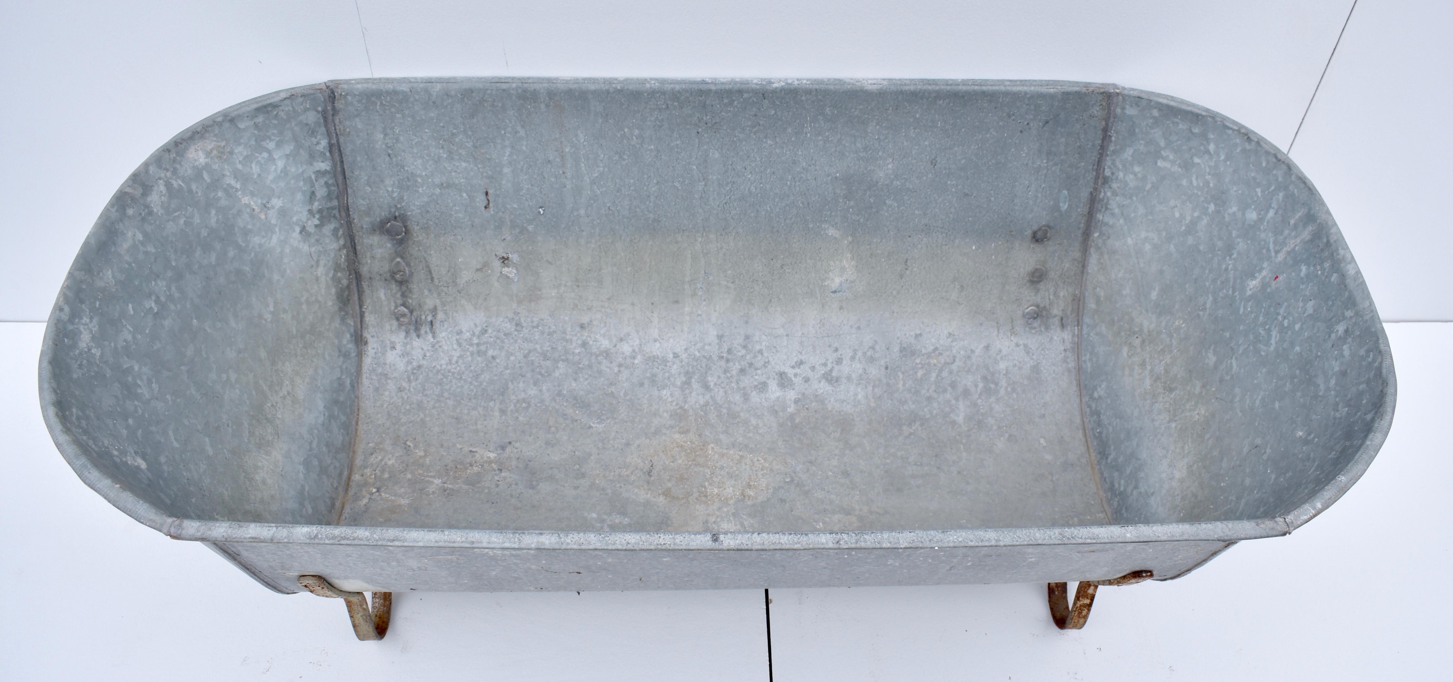 Wrought Iron Vintage Zinc Bathtub with Iron Feet