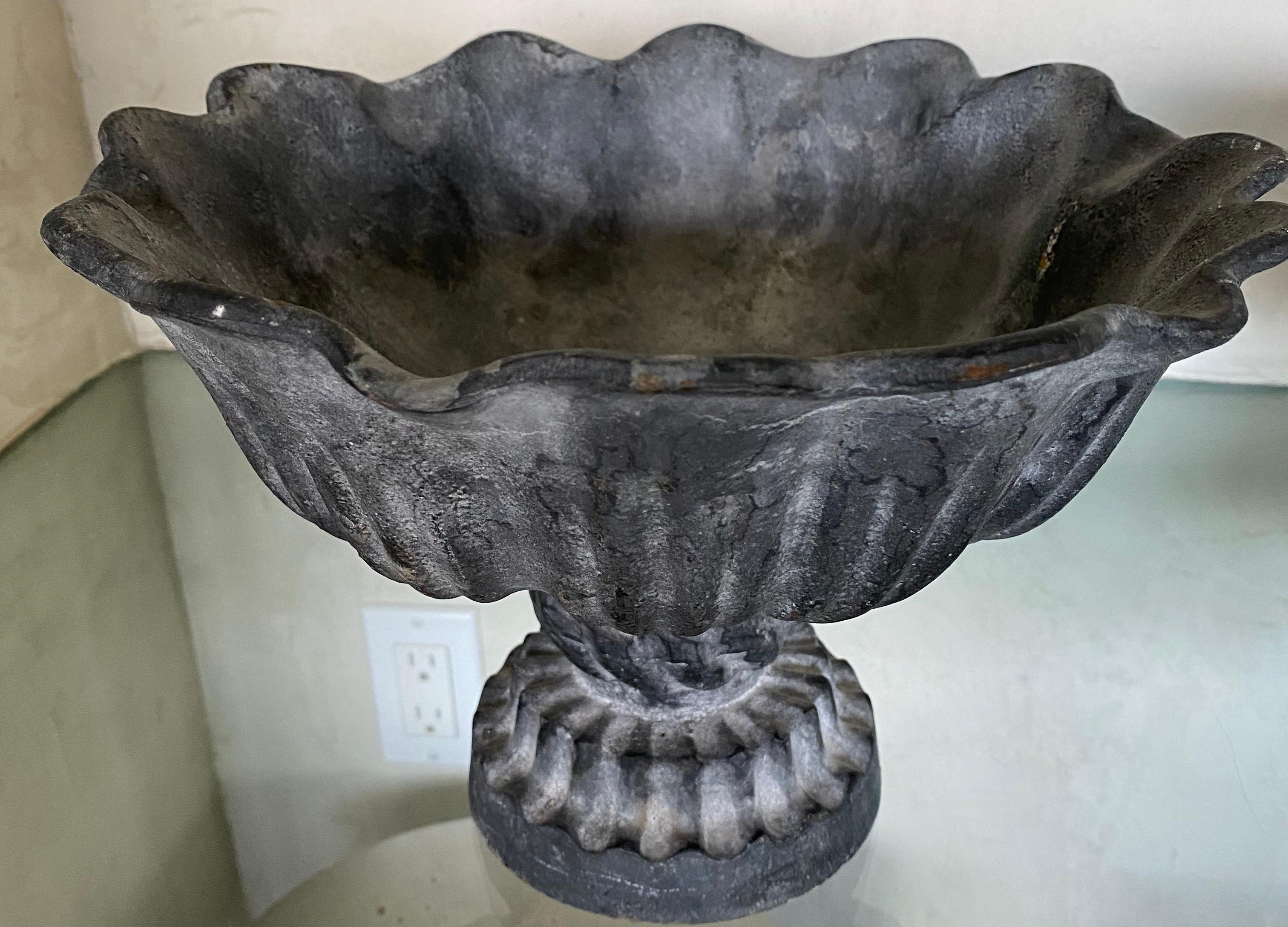 This footed bowl will create a welcome accent on a dining table, a mantelpiece, console or center table. Suitable for a Classic or country decor.