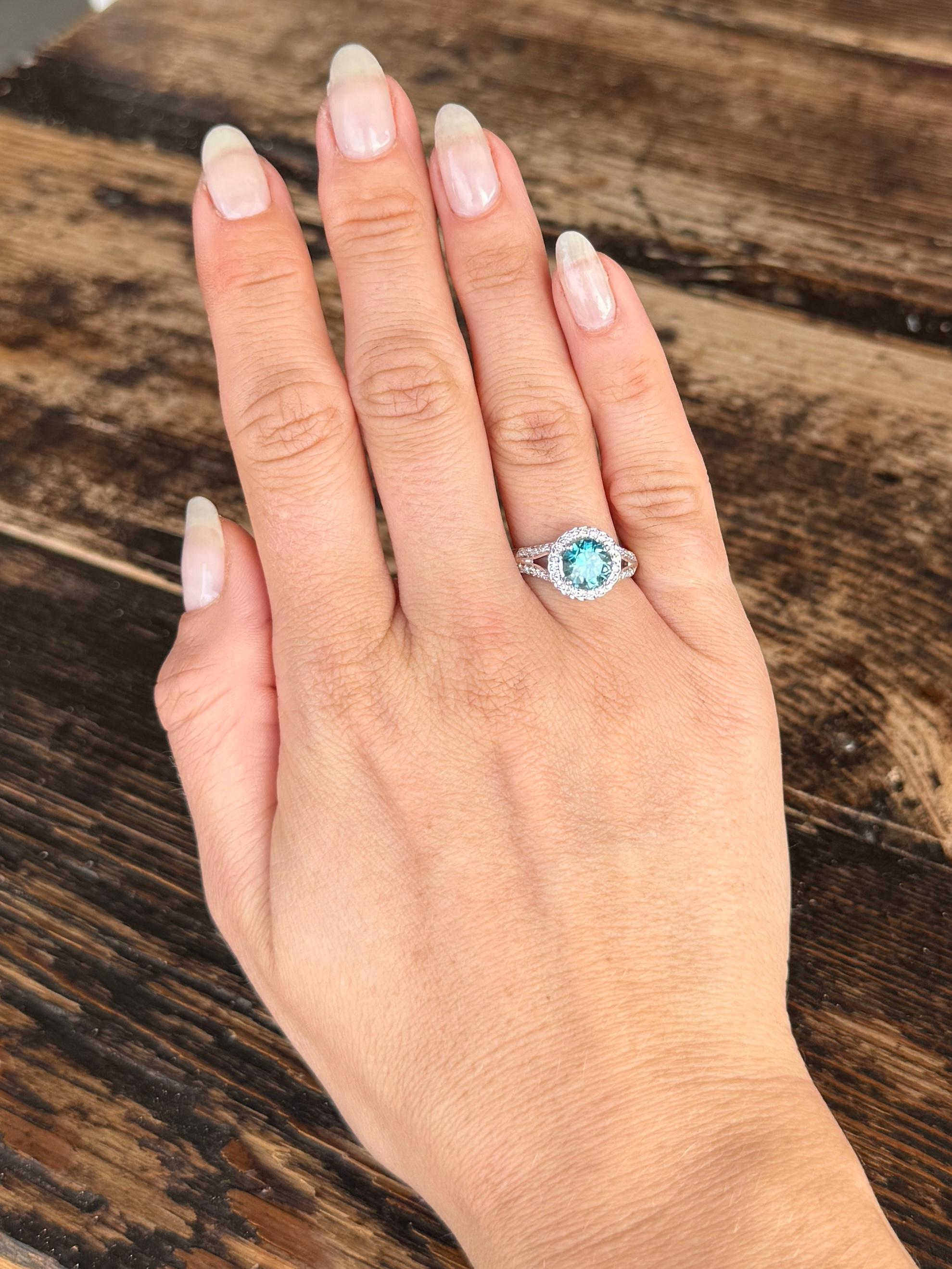 Anello a grappolo d'epoca con zircone e diamante in oro bianco 18 carati In condizioni buone in vendita a Chipping Campden, GB