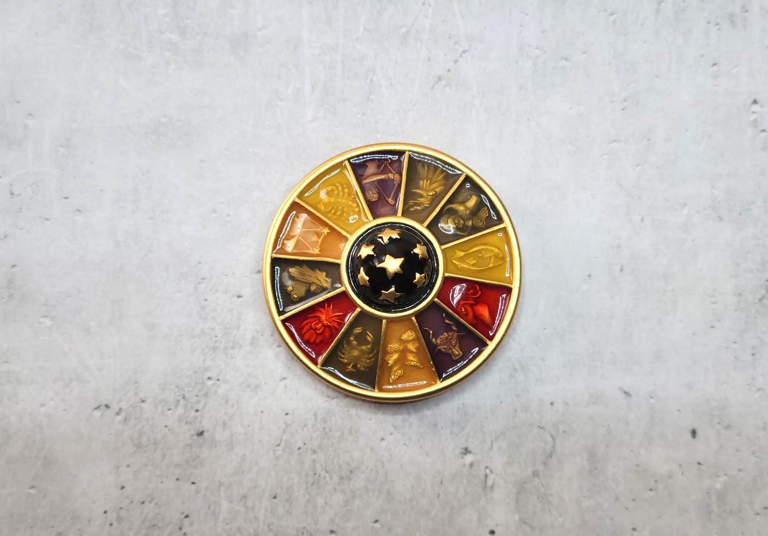 Introducing a stunning vintage gold-tone enamel brooch pendant designed by Bob Mackie, the renowned fashion icon behind the glamorous concert costumes worn by US Film stars such as Cher.

Measuring 2 inches in diameter (50 mm) and weighing 34.2
