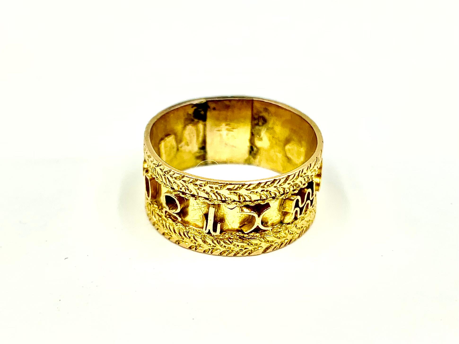 Vintage Zodiac Symbol Wide Band 14K Gelbgold Ring im Zustand „Gut“ im Angebot in New York, NY