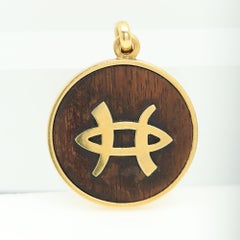 Vintage Zodiac Wood Pisces Sign Pendant Necklace 18k Yellow Gold Illario