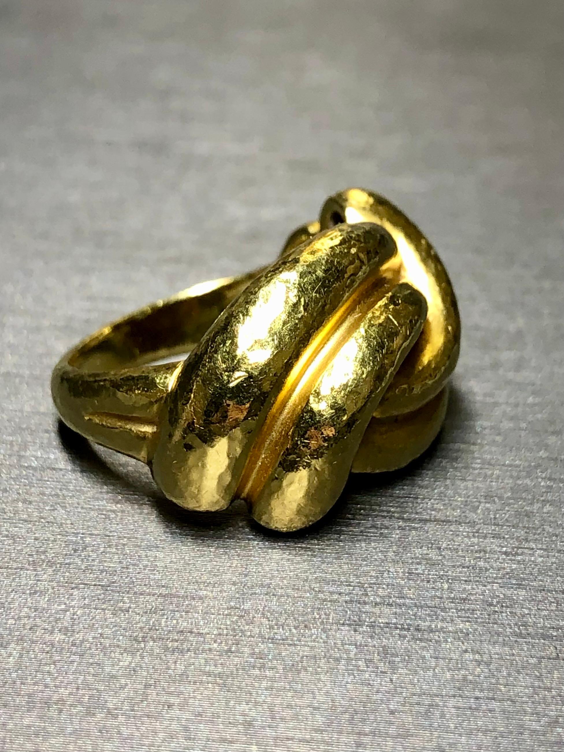 Contemporary Vintage ZOLOTAS 22K Gold Hammered Finish Knot Cocktail Ring Sz 7.75 For Sale