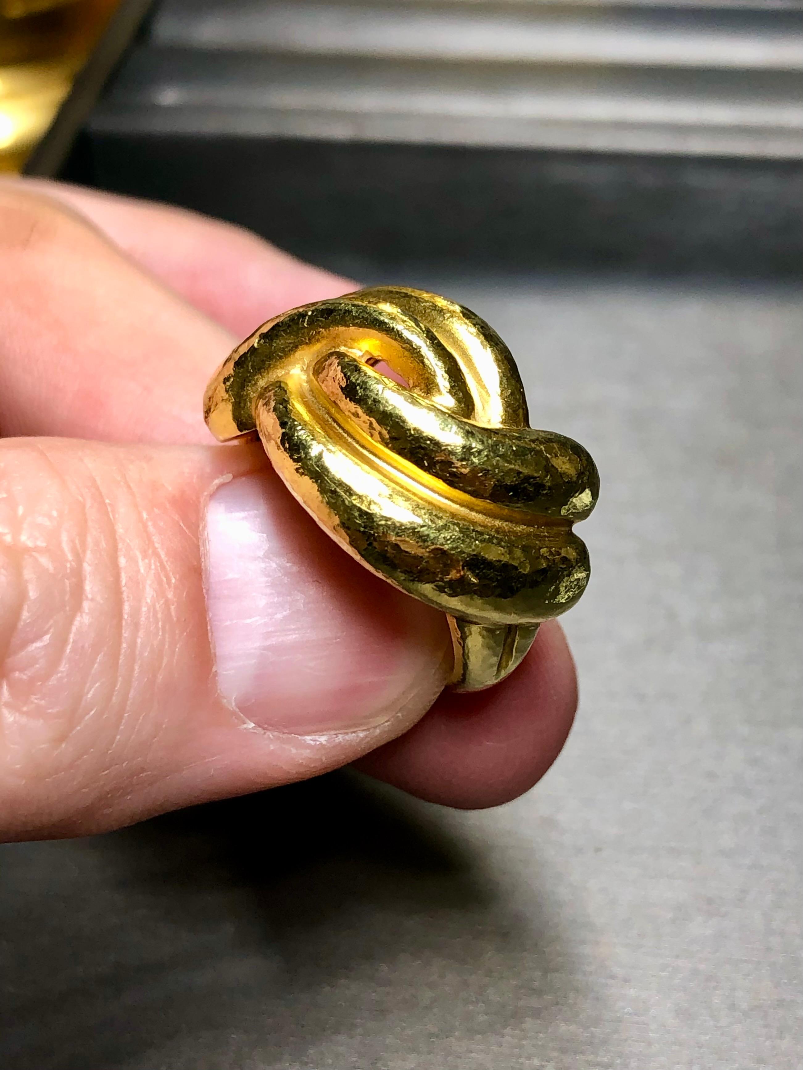 Women's or Men's Vintage ZOLOTAS 22K Gold Hammered Finish Knot Cocktail Ring Sz 7.75 For Sale