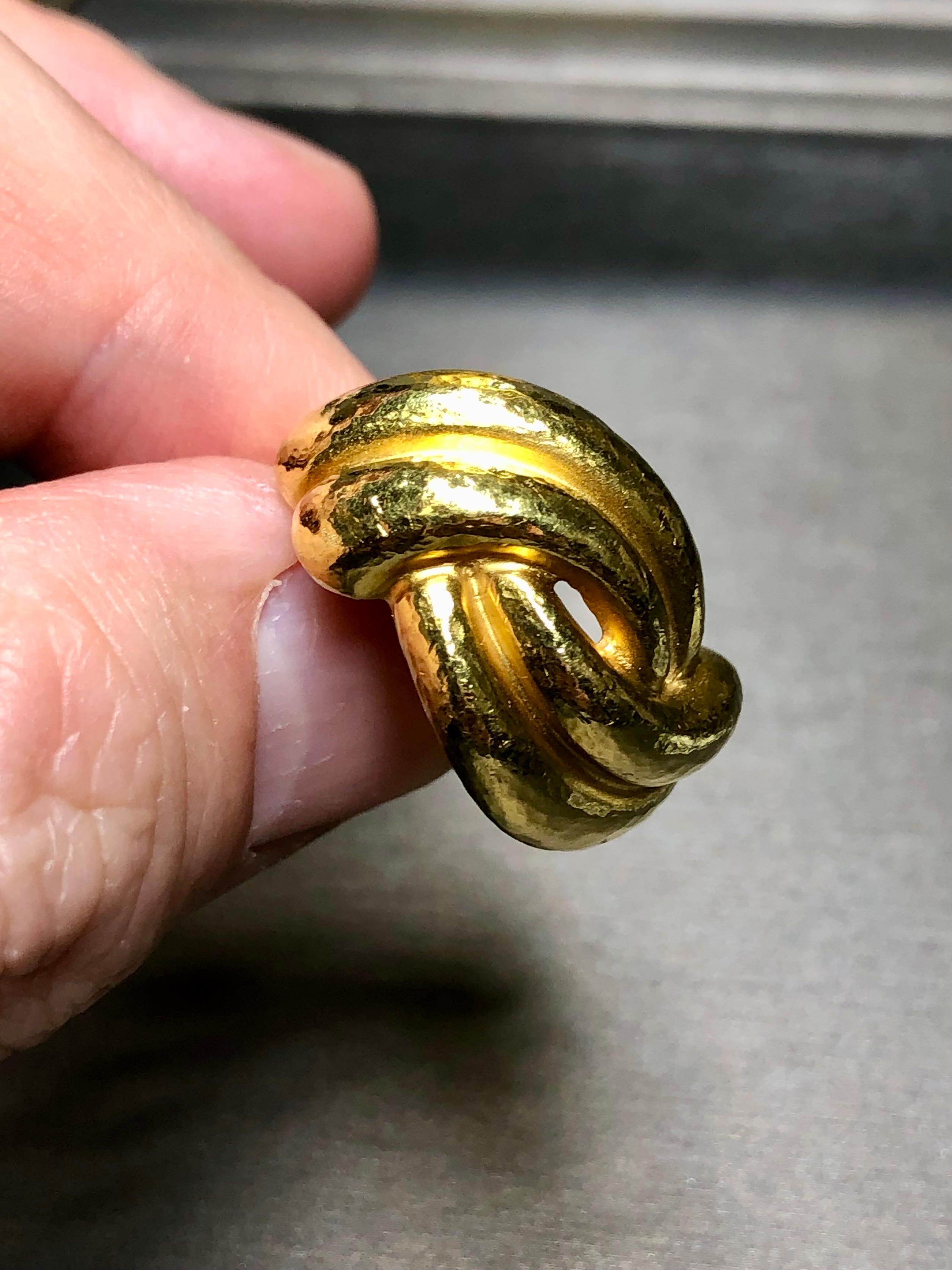 Vintage ZOLOTAS 22K Gold Hammered Finish Knot Cocktail Ring Sz 7.75 For Sale 1