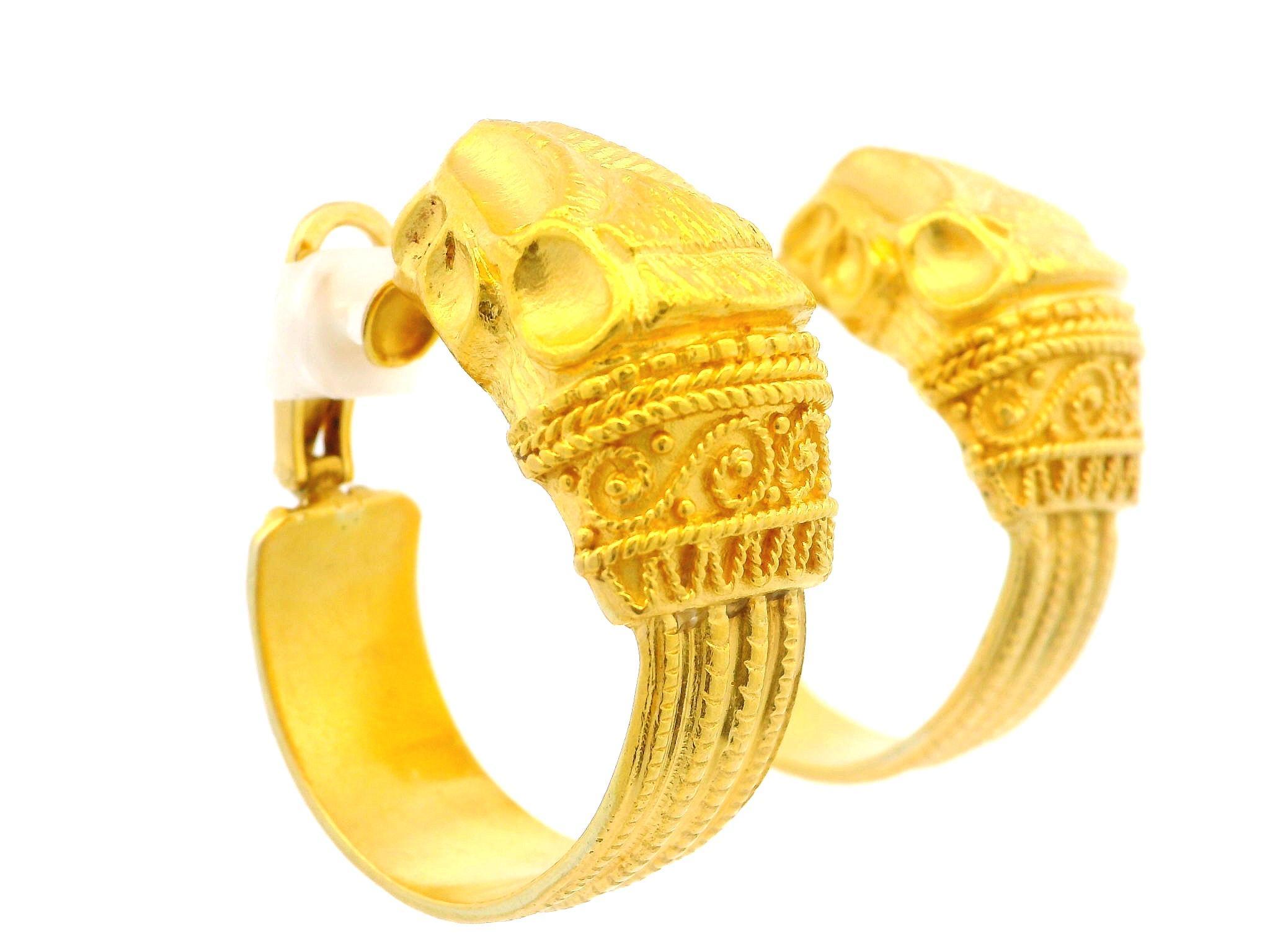 Women's Vintage Zolotas 22k Yellow Gold Detailed Chimera Lion Wide Cuff Clip On Earrings For Sale