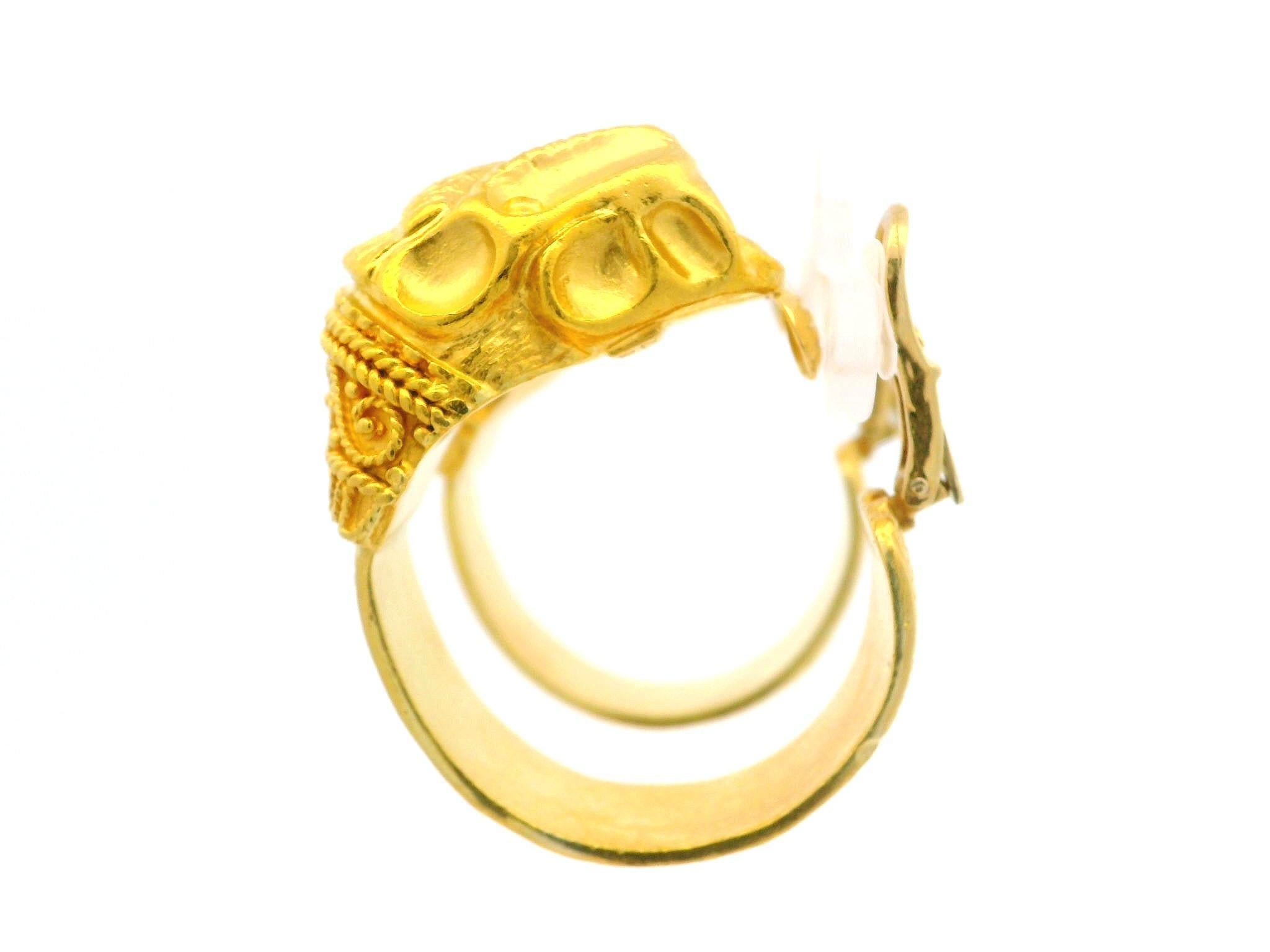 Vintage Zolotas 22k Yellow Gold Detailed Chimera Lion Wide Cuff Clip On Earrings For Sale 2