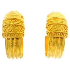 Zolotas vintage Pendientes de oro amarillo de 22 quilates con detalle de quimera de león con pinza ancha