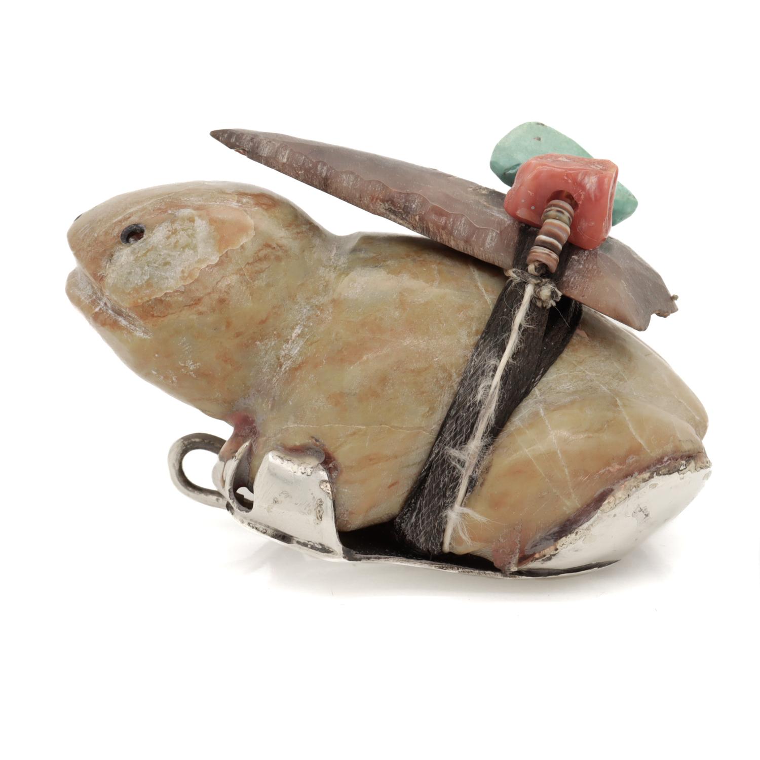 Fetisch geschnitzter Vintage-Anhänger eines Frosches mit Pfeilkopf, Türkis und Koralle von Zuni für Damen oder Herren