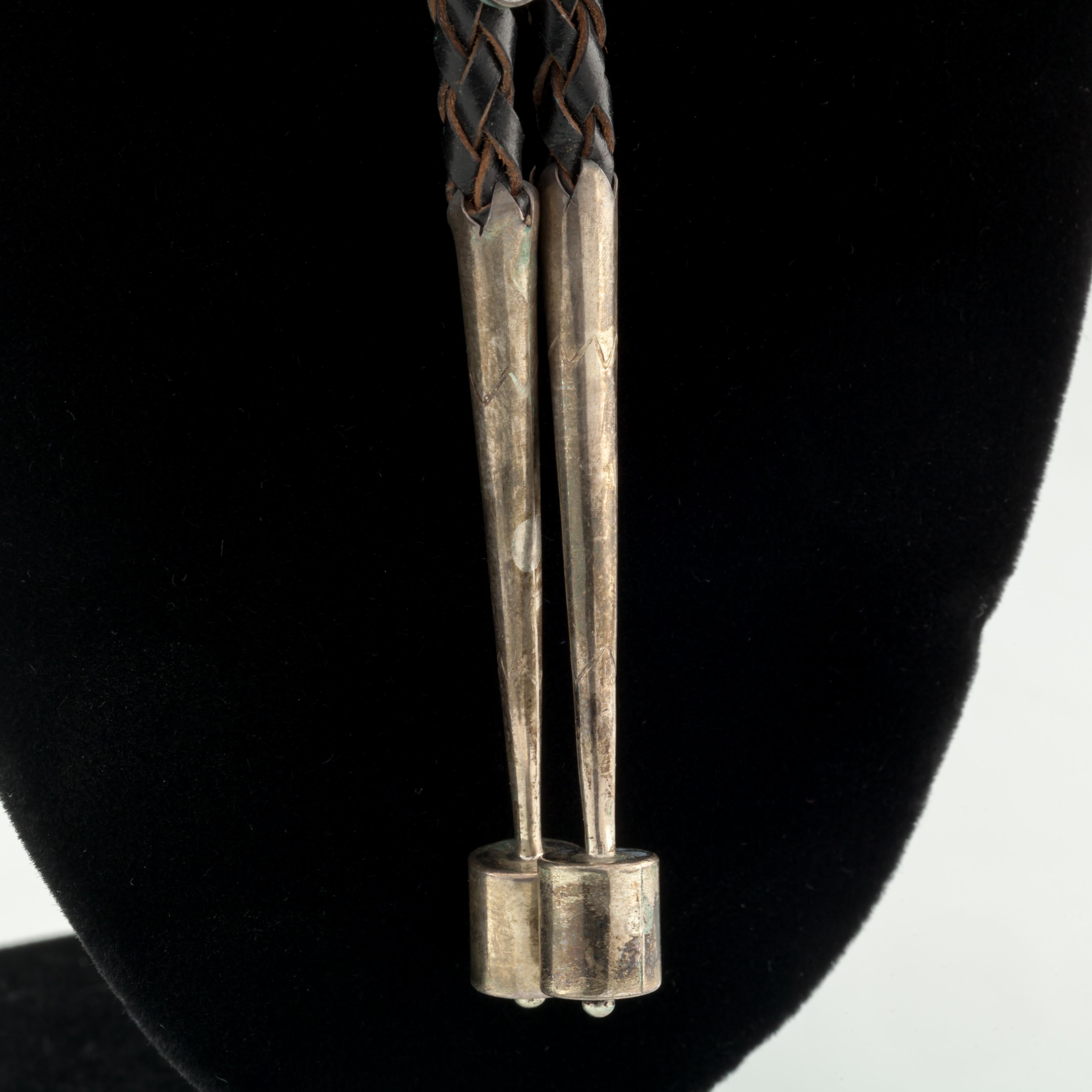 Vintage Zuni Handcrafted Sterling Silber & Inlay Vogel w / Brown Leder Bolo Krawatte im Zustand „Gut“ im Angebot in Sherman Oaks, CA