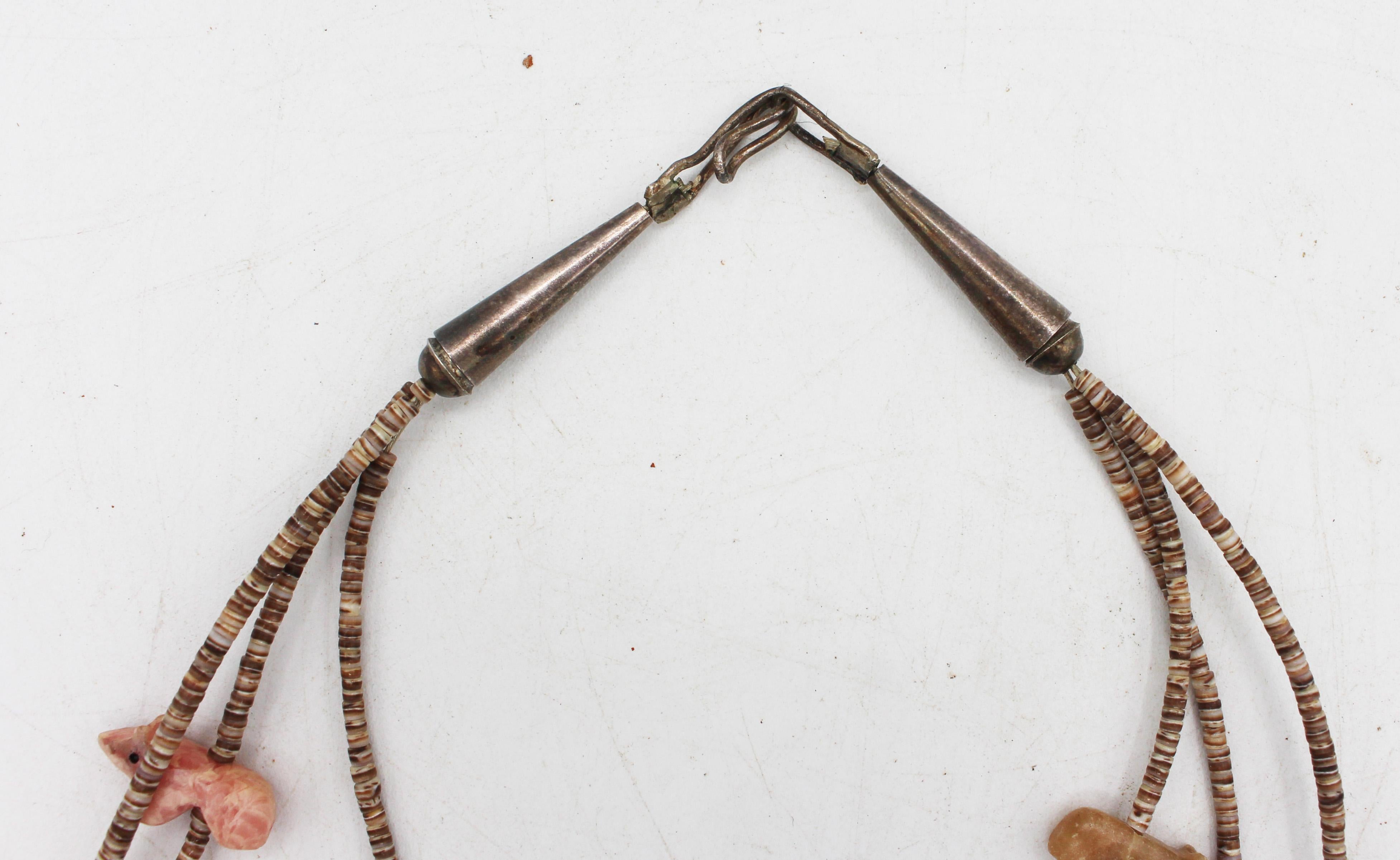 Americano Collana tribale Zuni d'epoca con triplo filo di turchese feticcio in vendita
