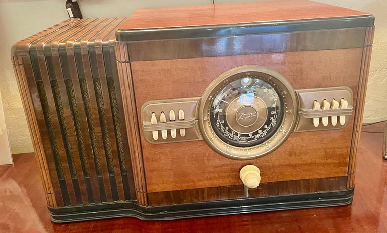 Zenith’s “robot dial”, received a make-over from its inaugural 1938 model year. One of the most powerful and rare Zenith tabletop radios, a 12-S-445 Shutterdial embodied two innovations new for 1940. With this 12-tube chassis configuration, you can