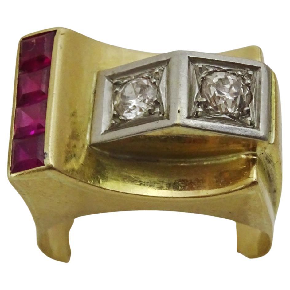 Vintage1940's Tank Ring , besetzt mit Rubinen und Diamanten im Angebot