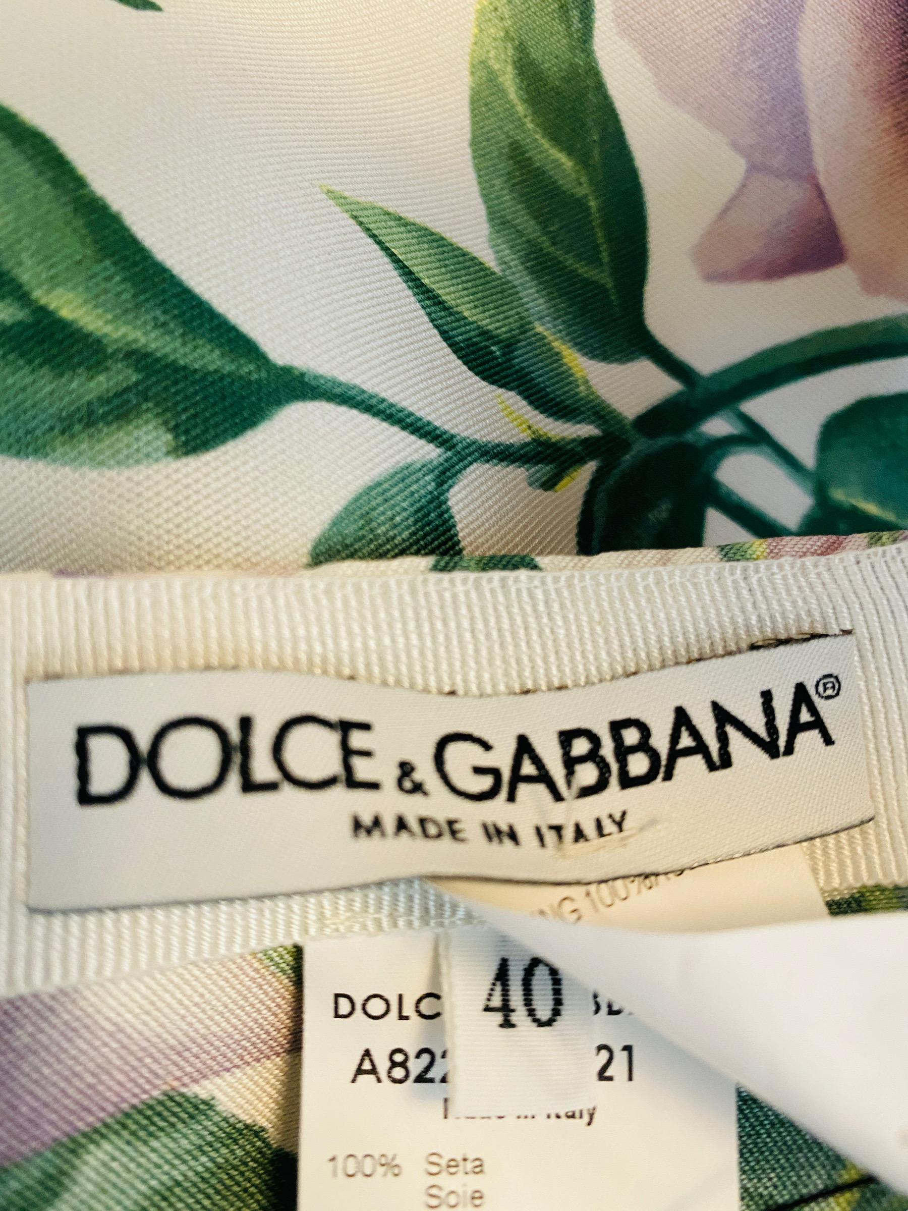 Jupe corset Dolce + Gabbana vintage des années 2000 imprimé floral roses violettes en satin de soie en vente 16