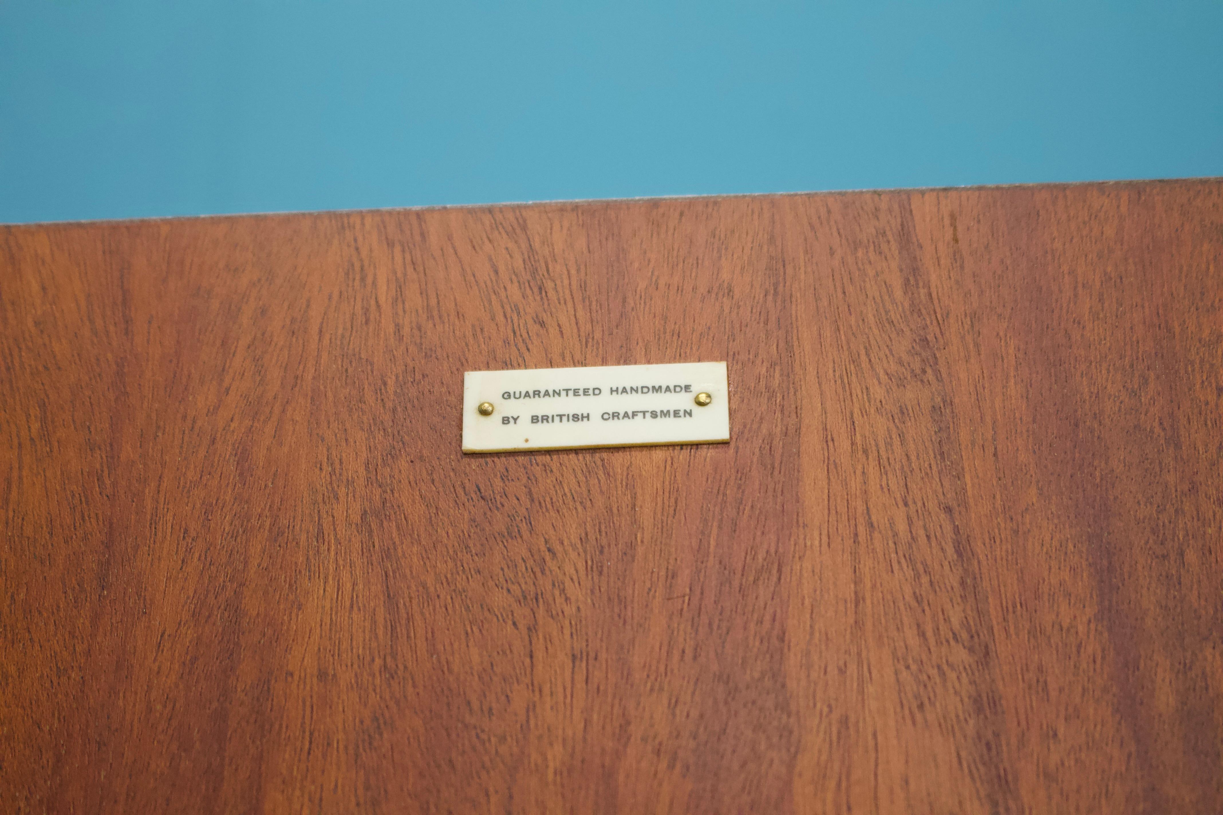 Armadio compatto in legno di noce in stile Art Deco, anni '50 in vendita 2