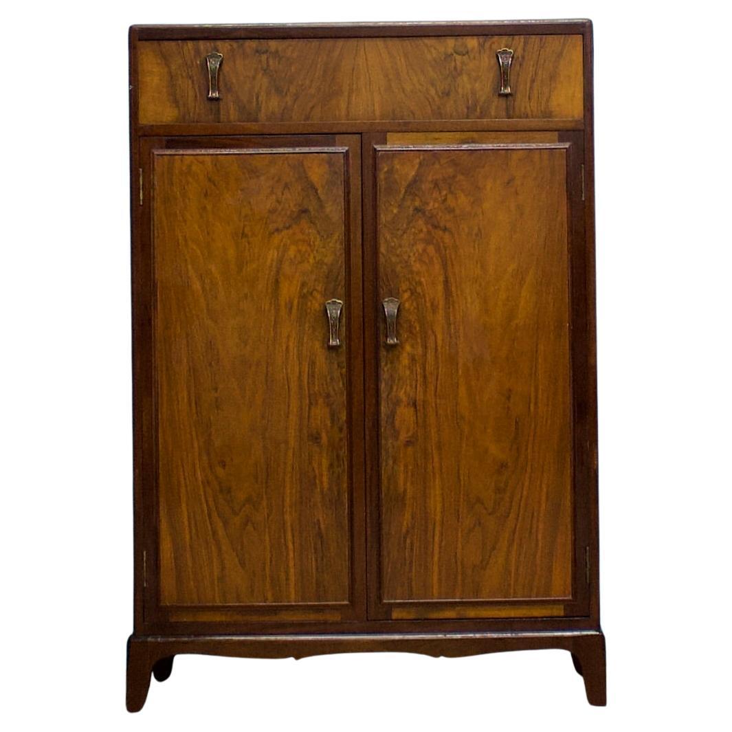 Armadio compatto in noce vintage in stile Art Deco di Beithcraft, anni 
50
