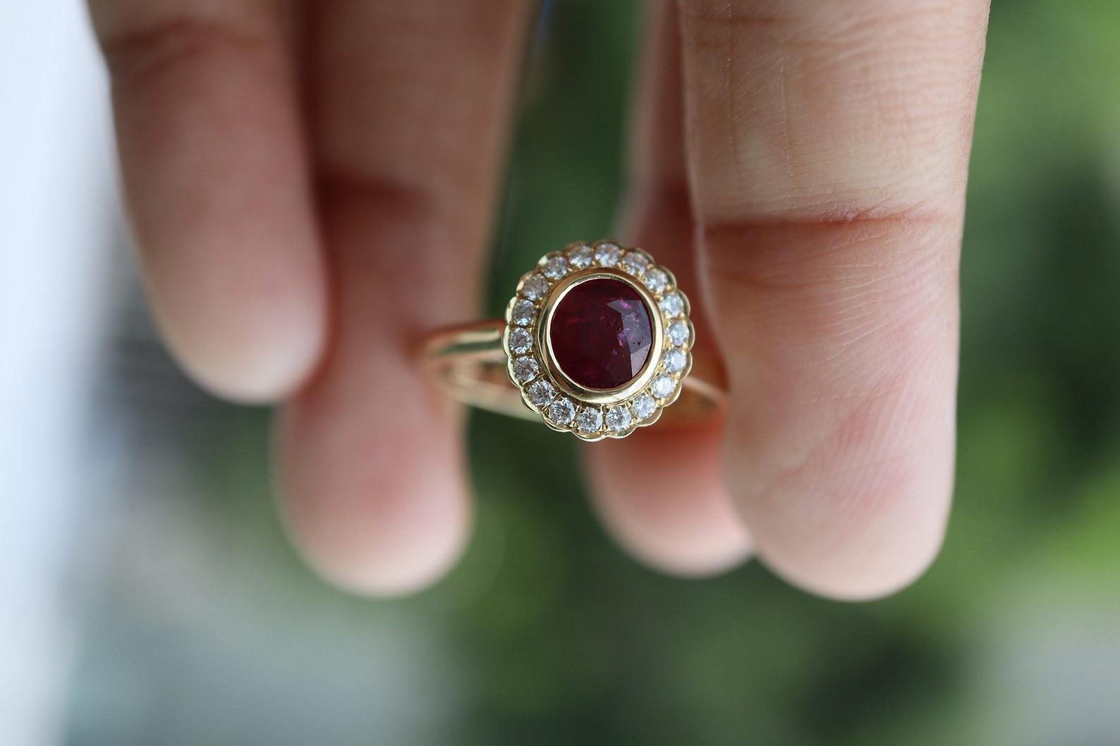 Anillo de rubí de Birmania sin calentar con diamante de estilo antiguo de 0,82 ct Art Decó en venta