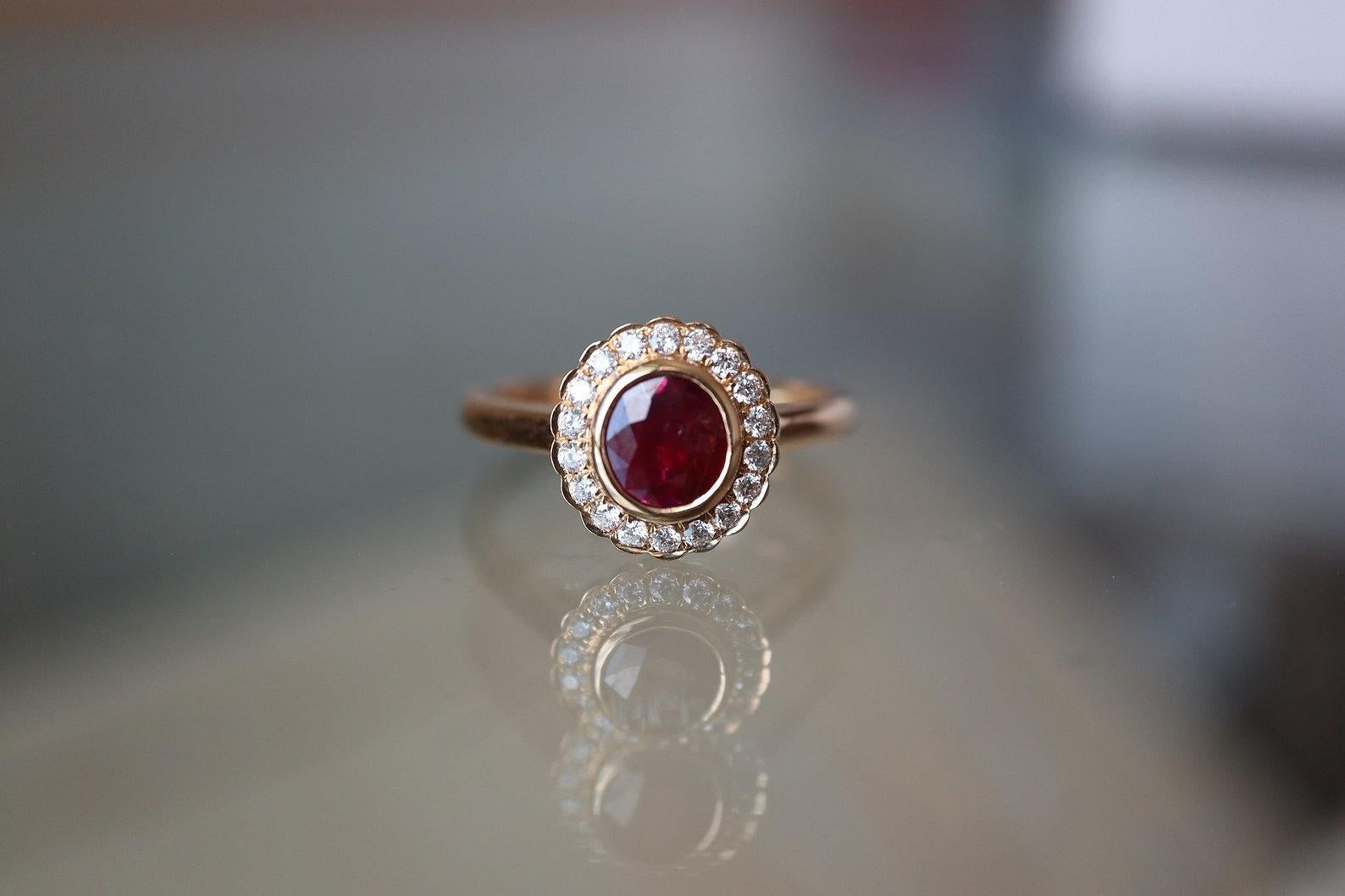 Anillo de rubí de Birmania sin calentar con diamante de estilo antiguo de 0,82 ct en venta 3