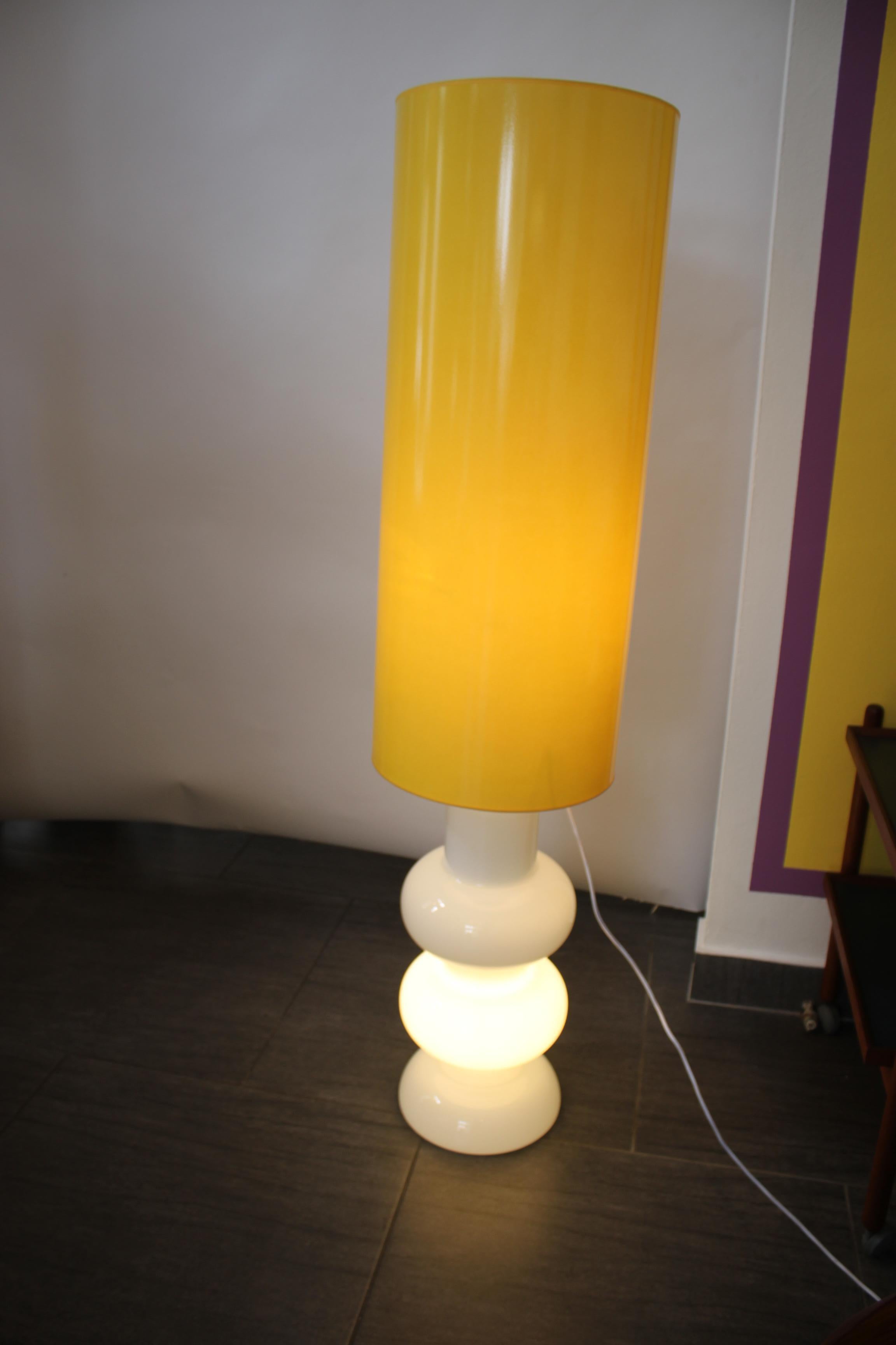 Midcentury floor lamp, 1970s

white opal glass with a new lacquer lampshade.

            