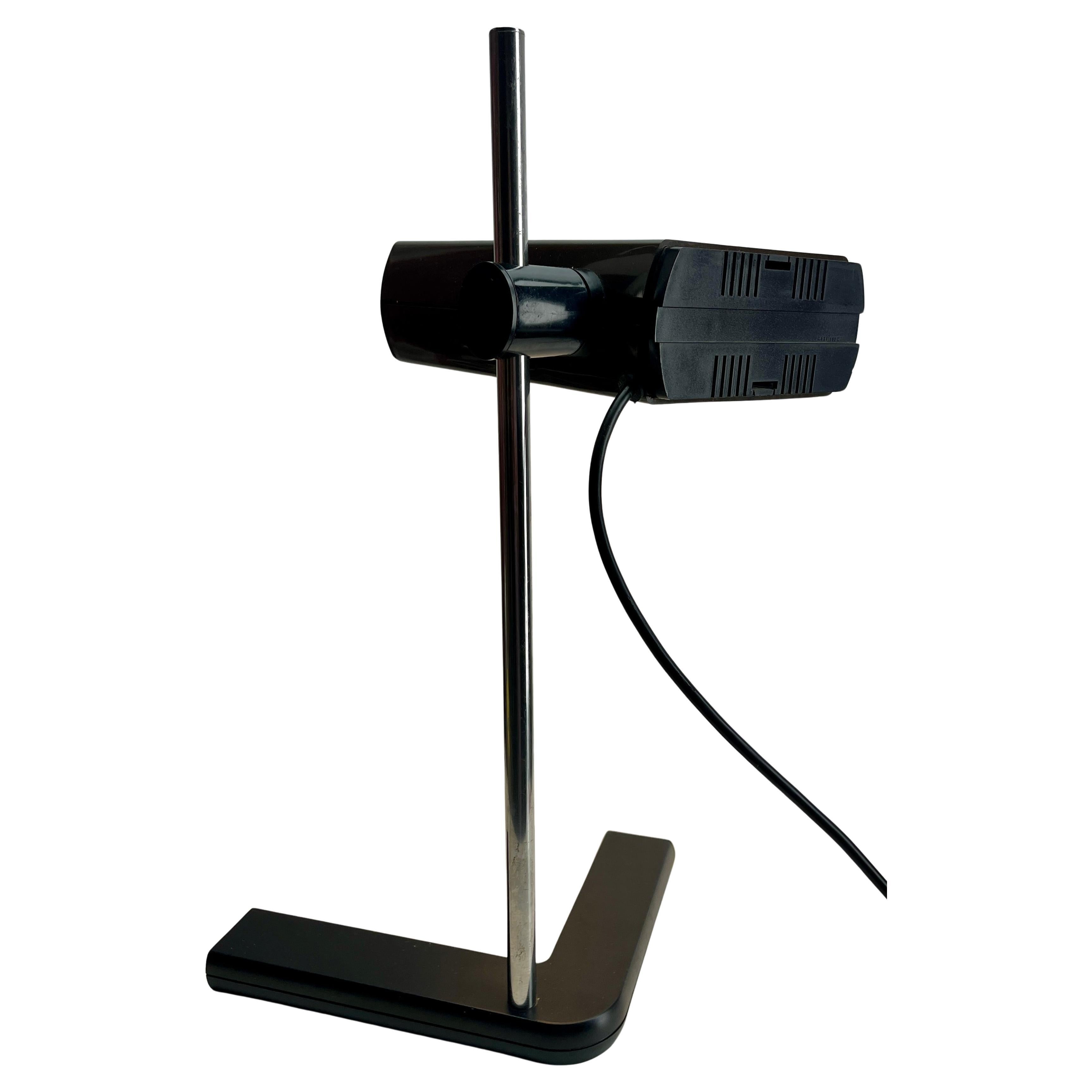 VintageJean-René Talopp nero/marrone Lampada da tavolo/da fianco regolabile di Manade Parijs
Dal design classico e compatto, questa lampada da tavolo con faretto regolabile è stata prodotta da Manada Company Parijs.
Jean-René Talopp, il responsabile
