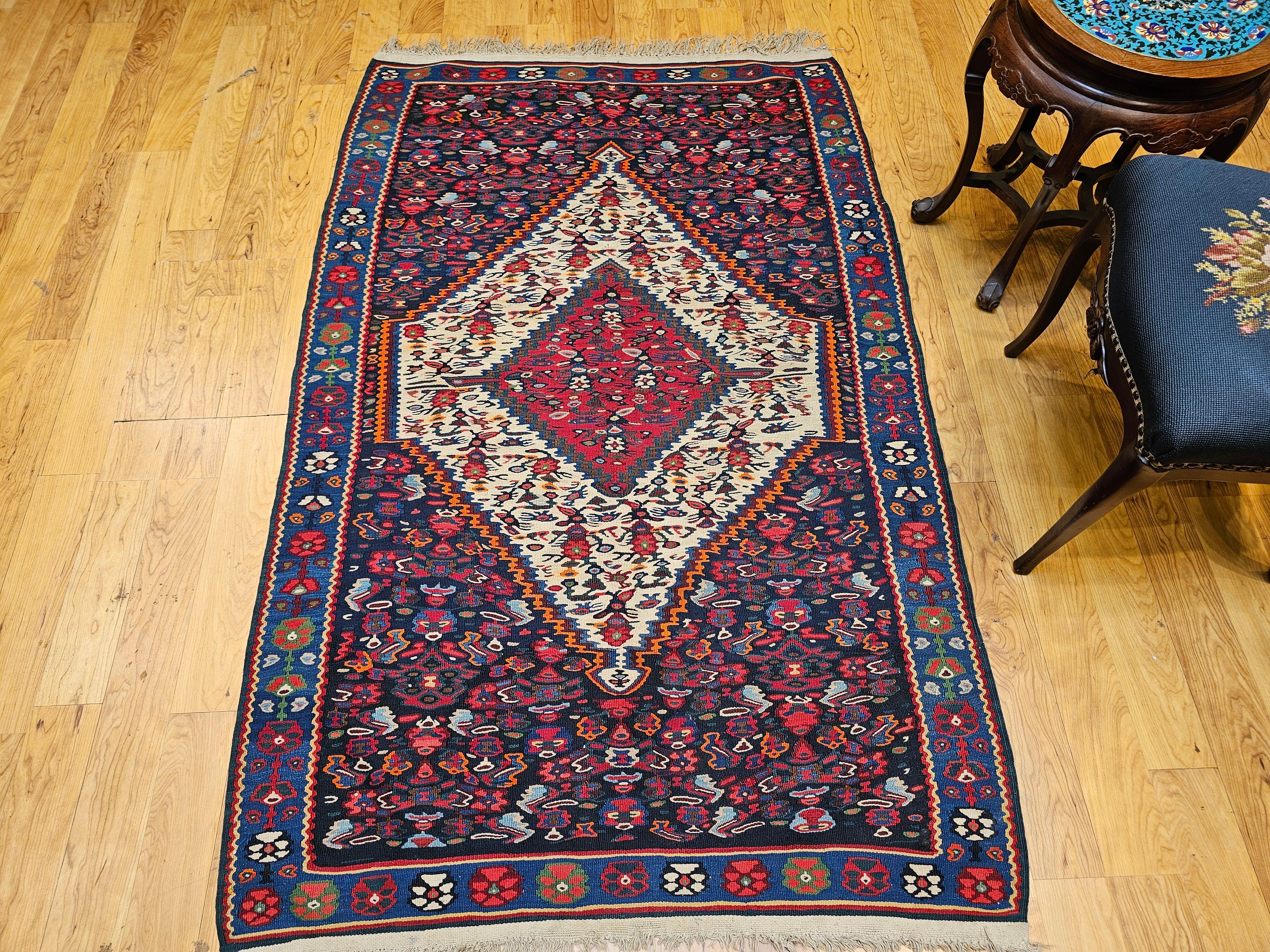 Vintager Persische Senneh Kilim Teppich in Mitternachtsblau, Elfenbein, Indigo, Rot im Angebot 5