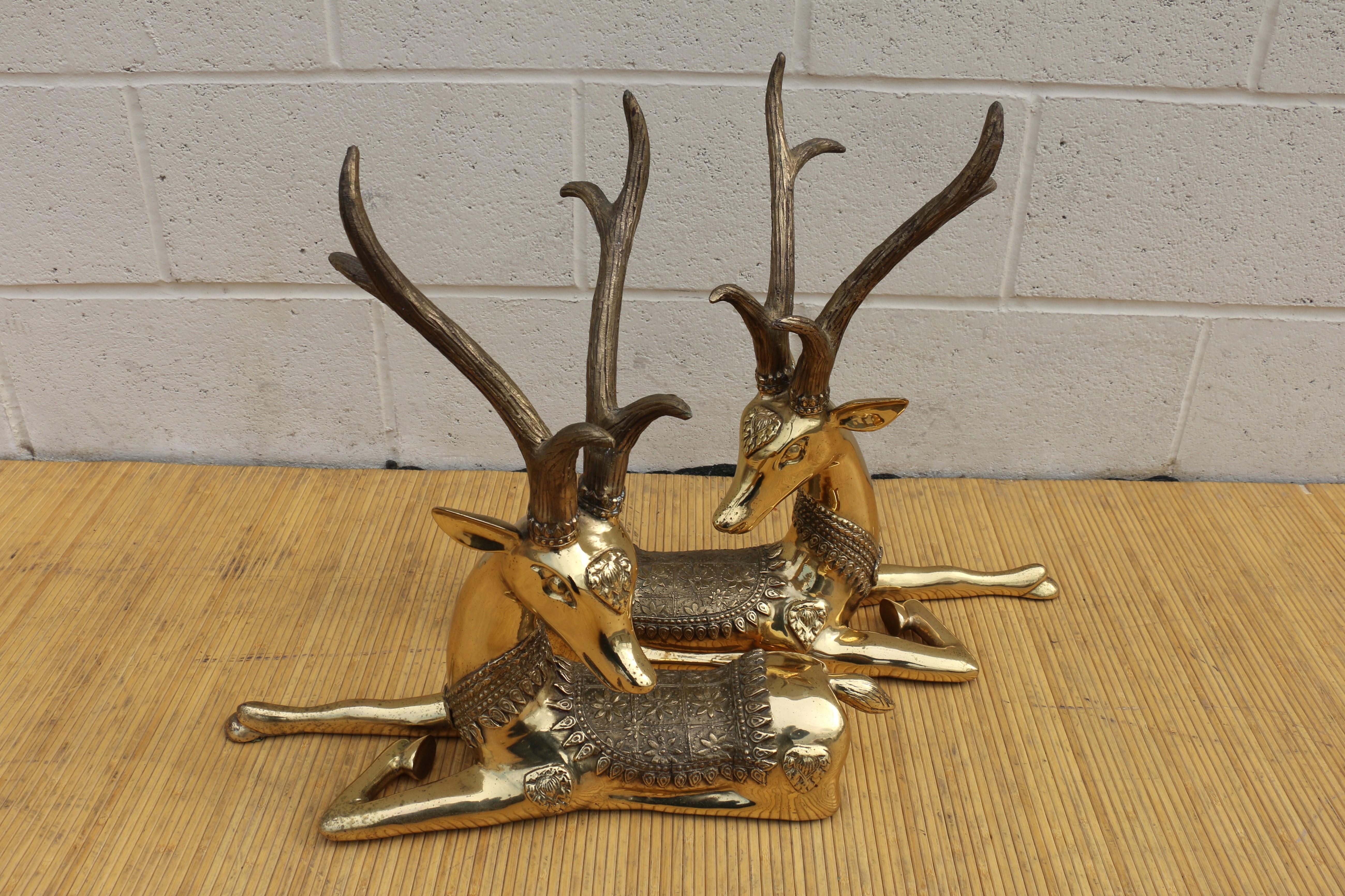 Bellissima coppia di antilopi/deer in ottone. Sono in buone condizioni vintage. Nessun danno. Presenta alcuni segni di usura dovuti all'età e all'uso. Pezzi d'arredamento assolutamente meravigliosi.