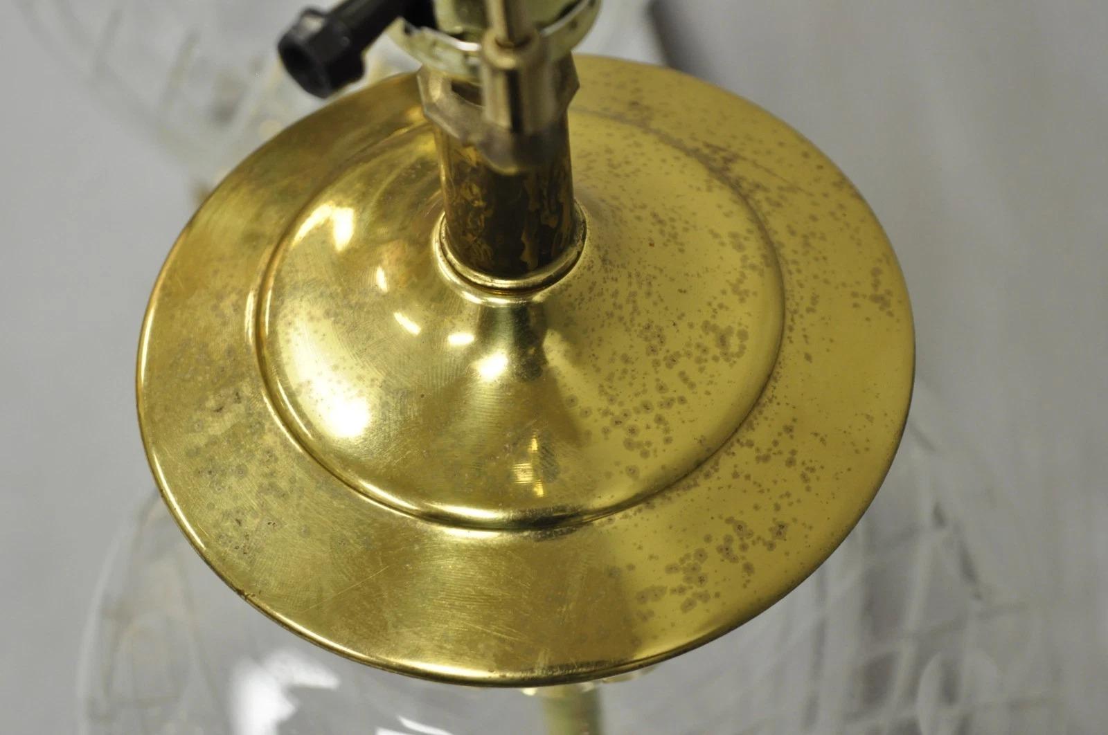 XX secolo Lampade da tavolo in ottone con barattolo di zenzero in cristallo diamantato di Vintagte Chinoiserie - una coppia in vendita